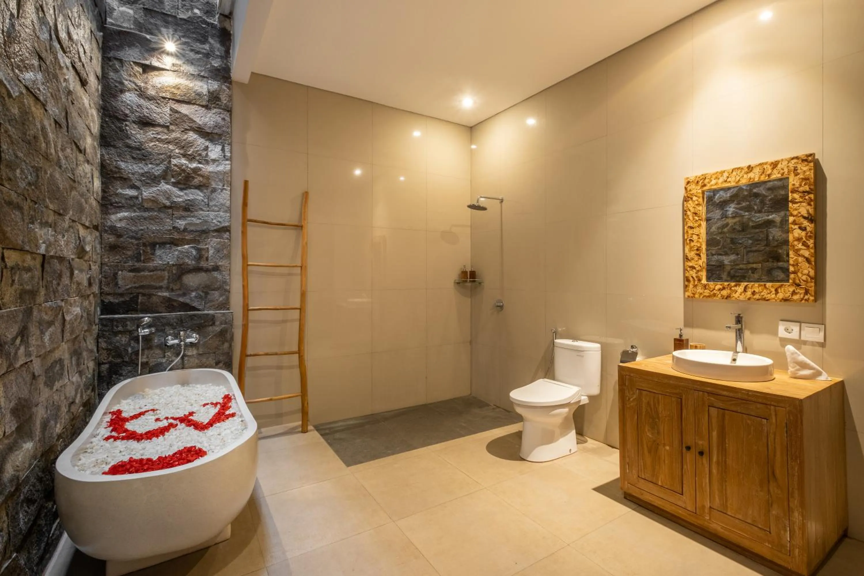 Shower in Villa Wananta