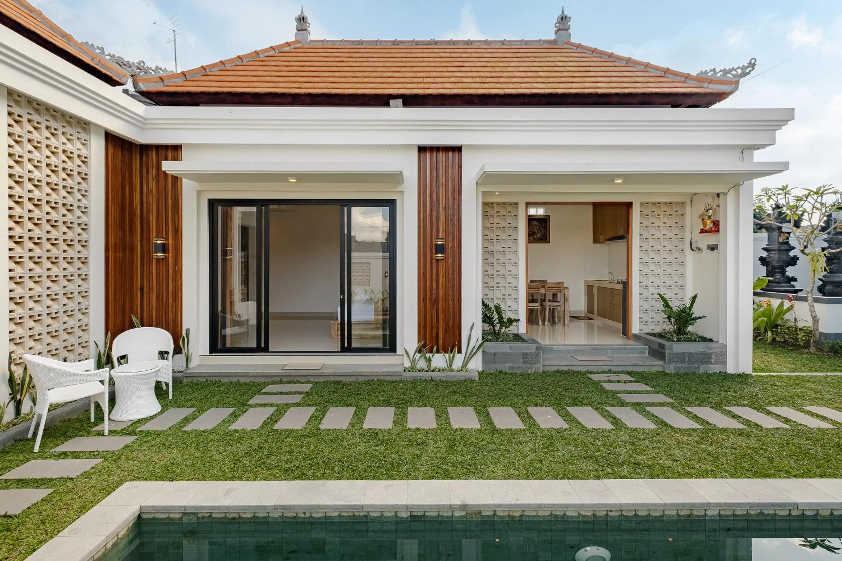 Property building in Villa Wananta