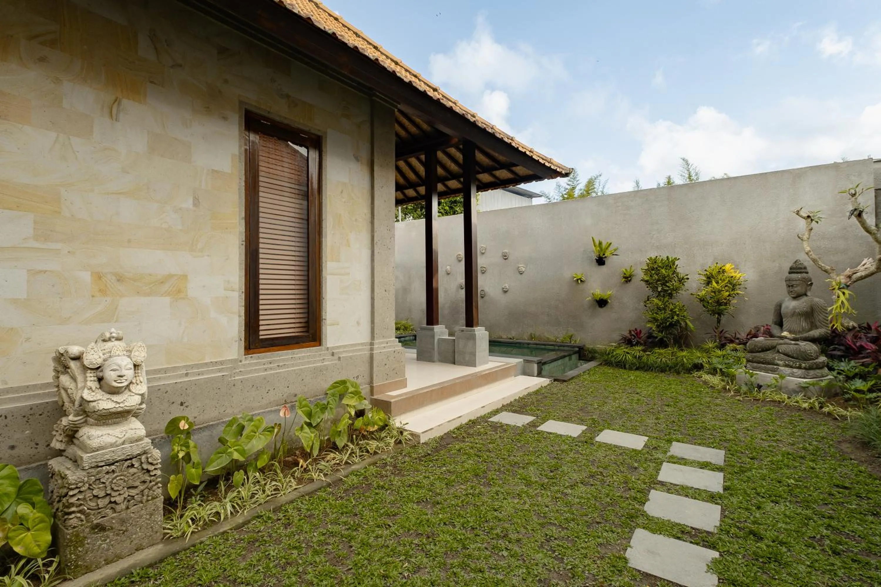 Property building in Villa Wananta