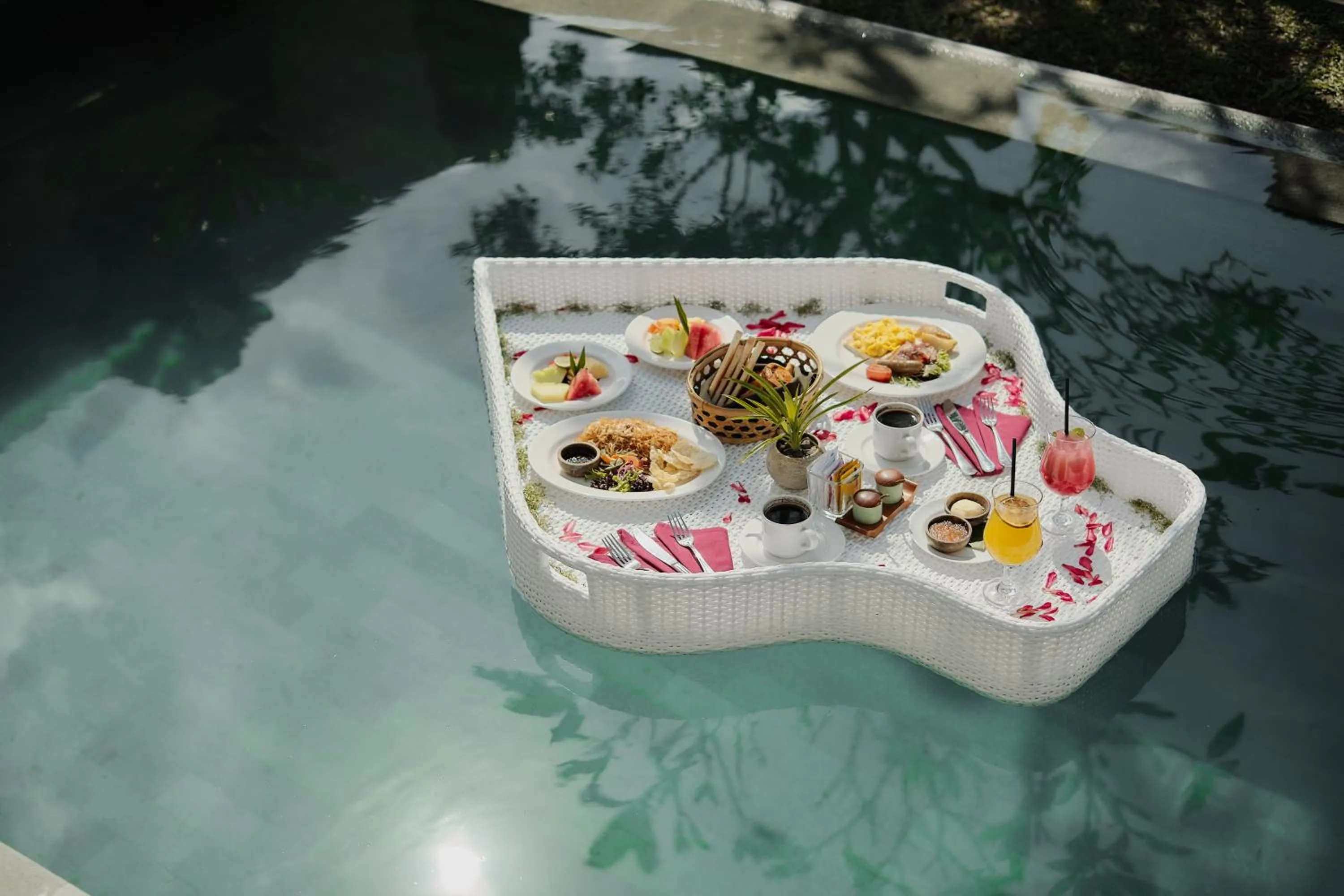 Food and drinks in Villa Wananta