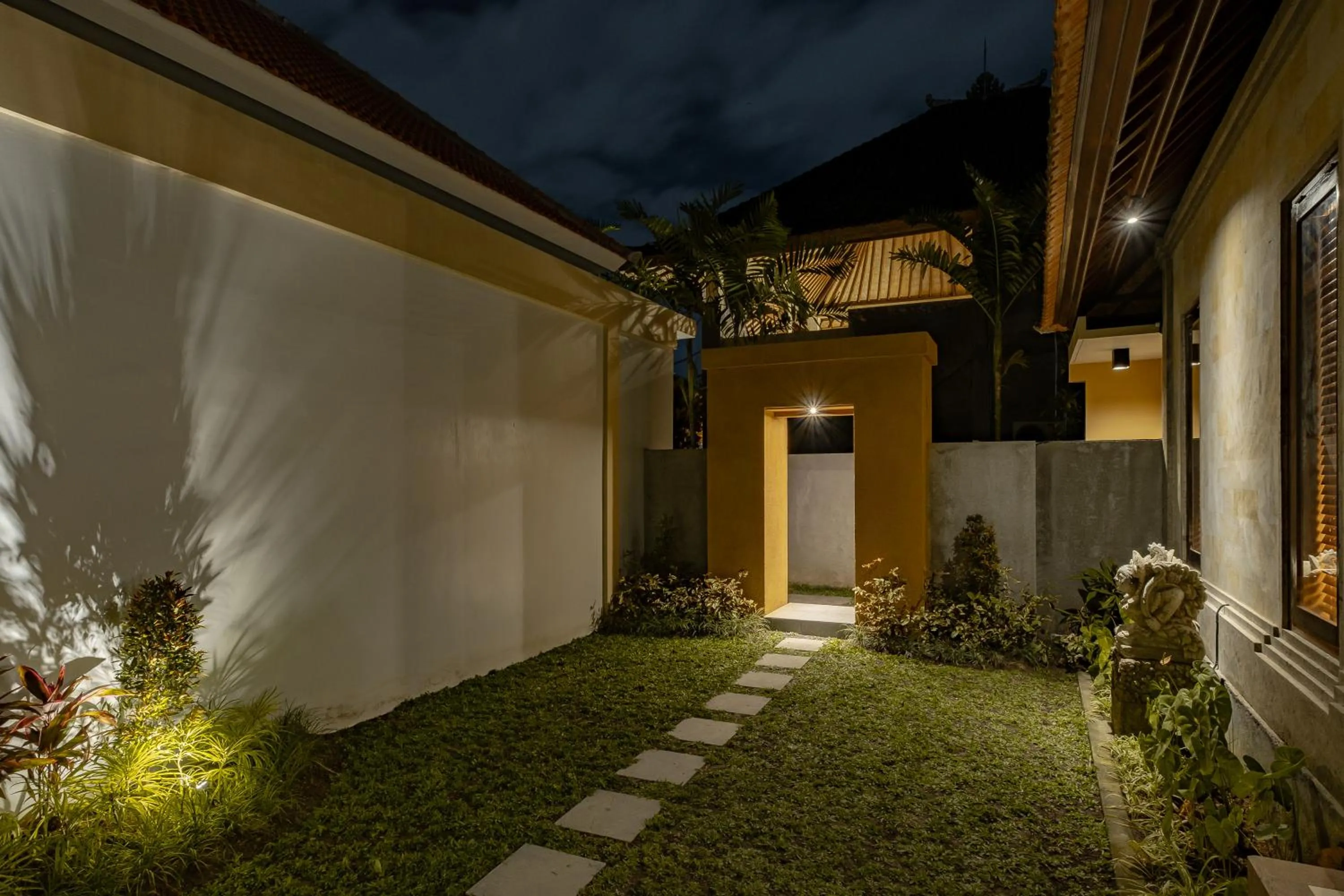 Property building in Villa Wananta