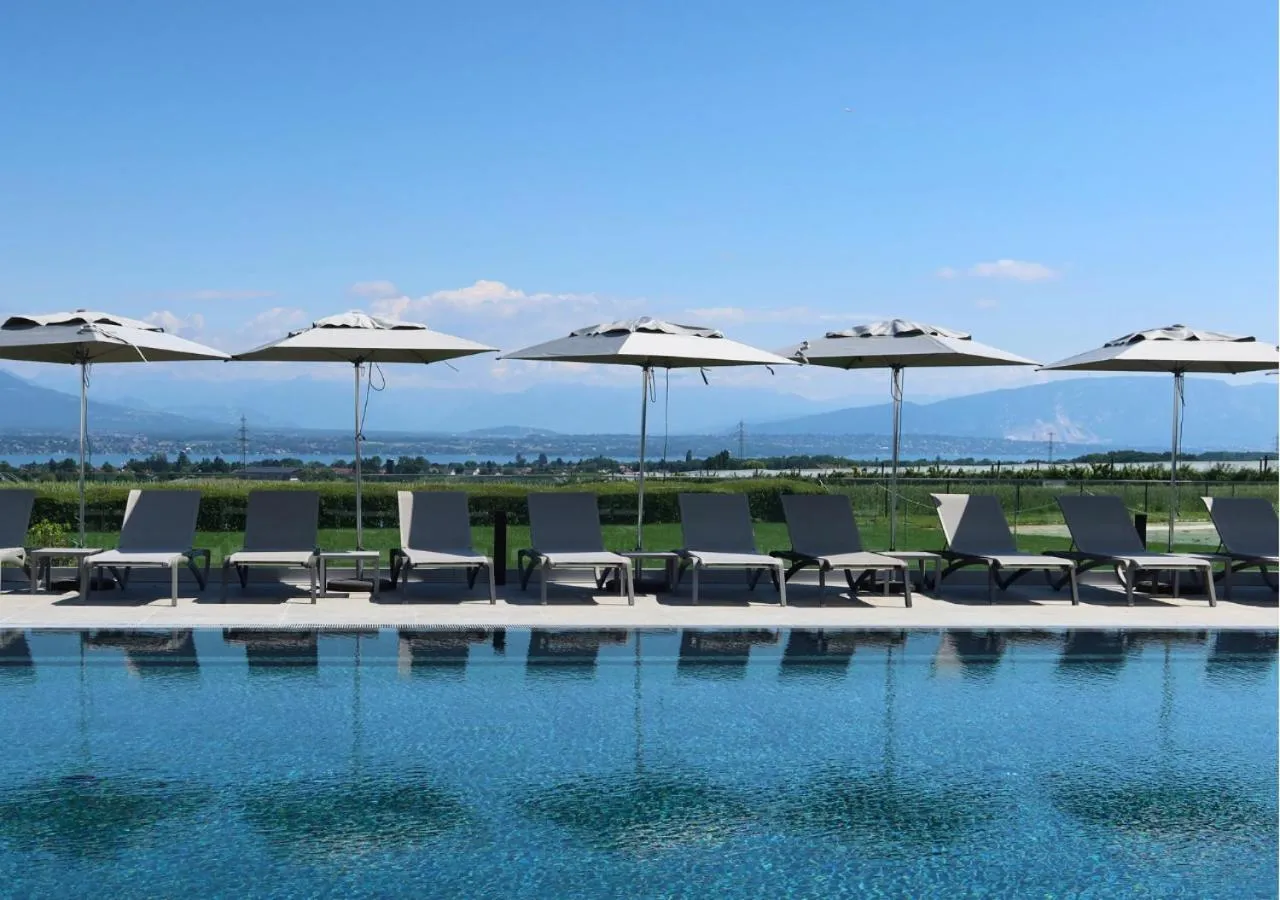 Swimming pool in Everness Hotel & Resort