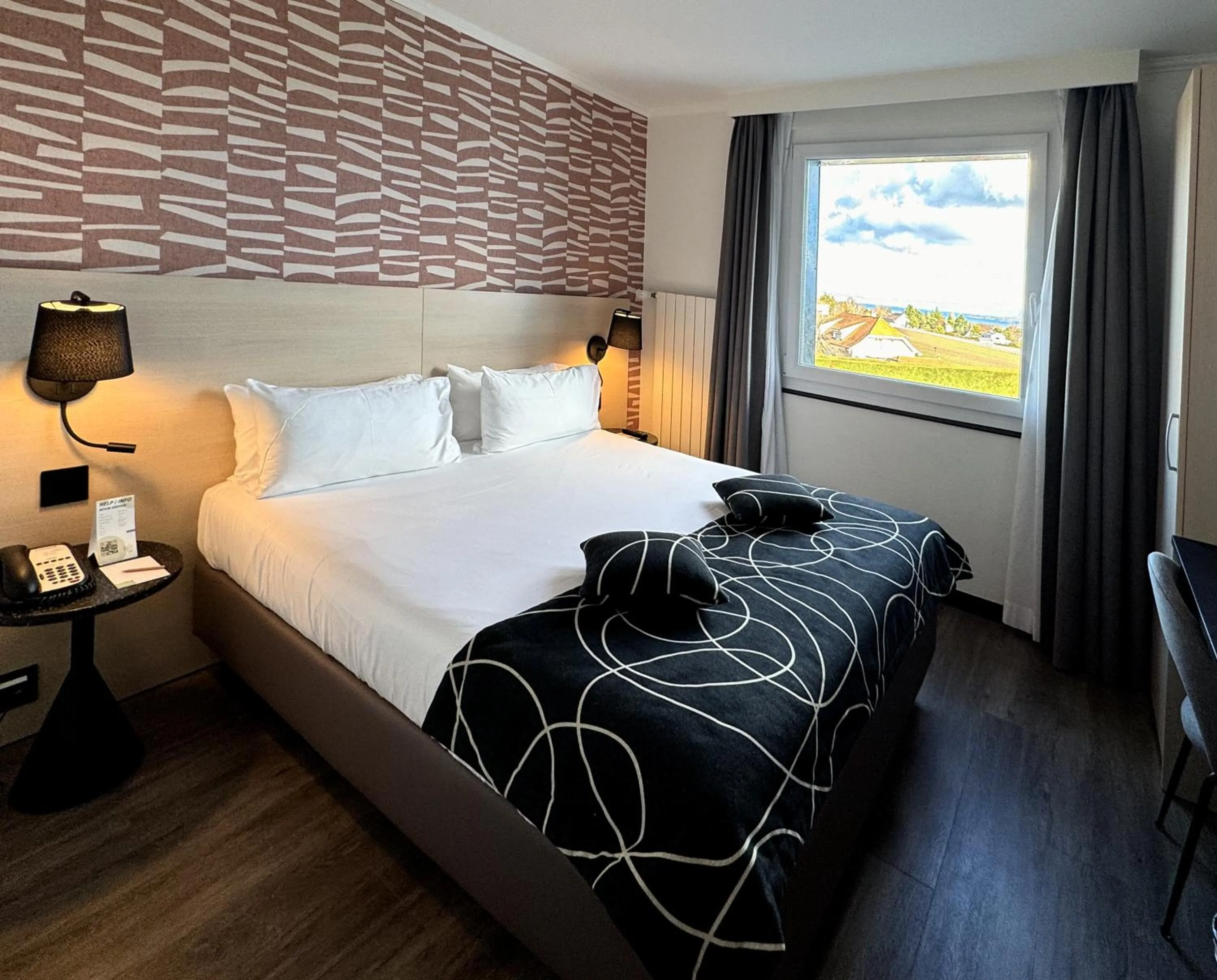 Bedroom, Bed in Everness Hotel & Resort