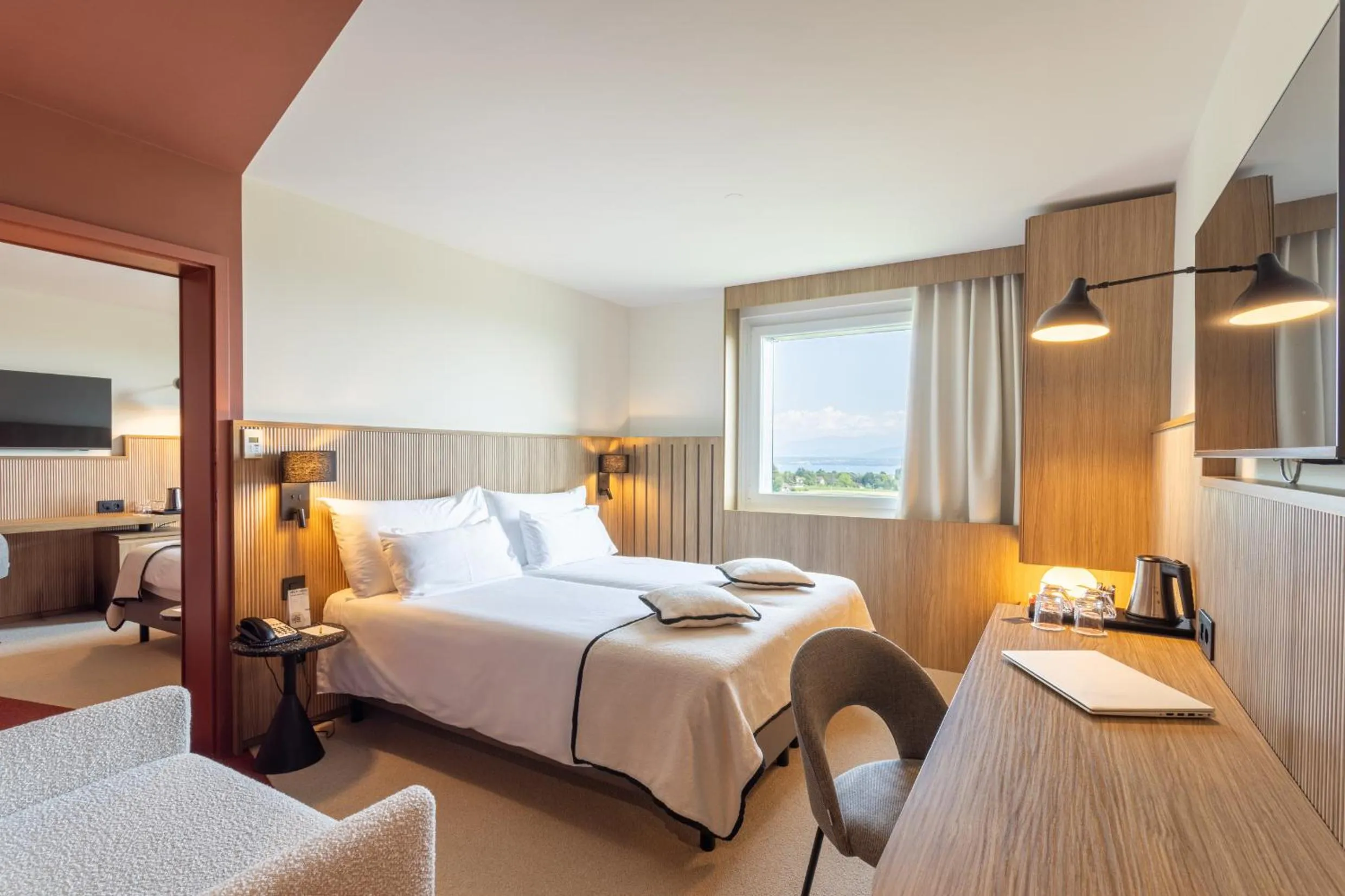 Property building, Bed in Everness Hotel & Resort