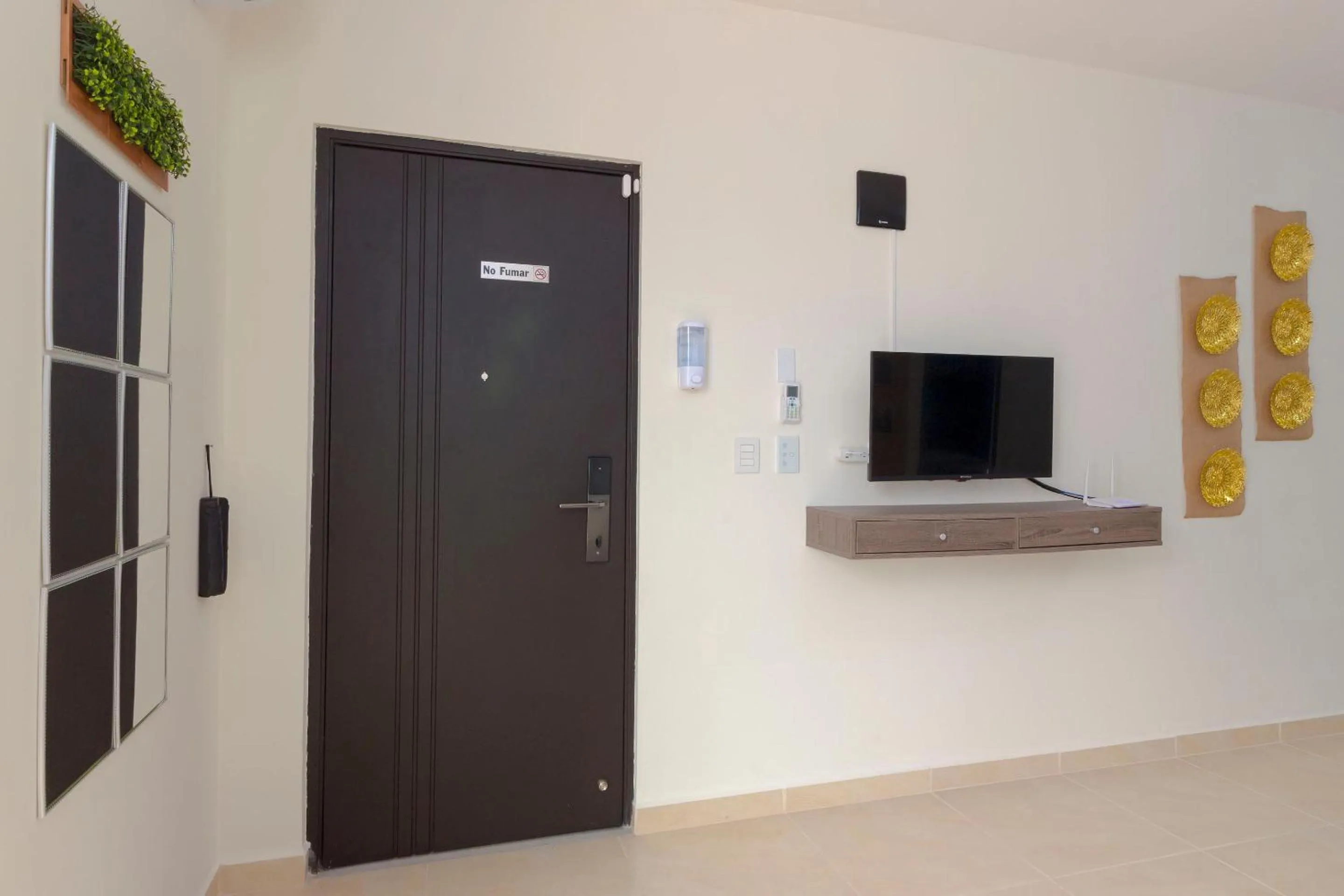 Facade/entrance in Bright & Relaxing Full Apartment