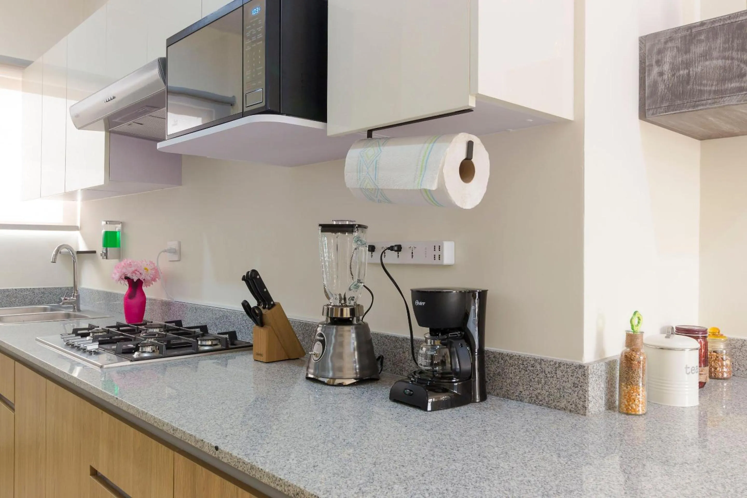 Coffee/tea facilities in Bright & Relaxing Full Apartment