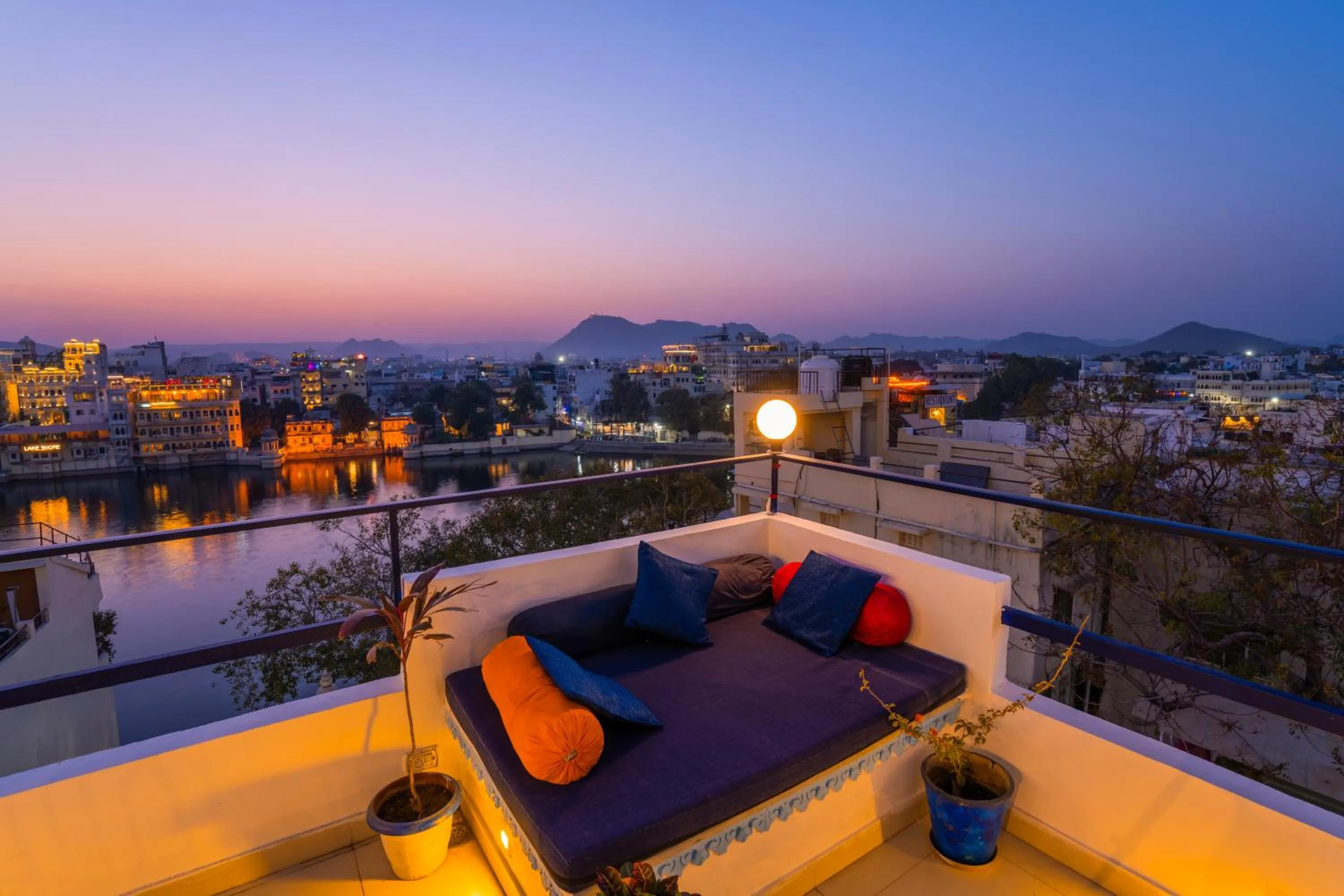 Balcony/Terrace in Shalom Backpackers Udaipur