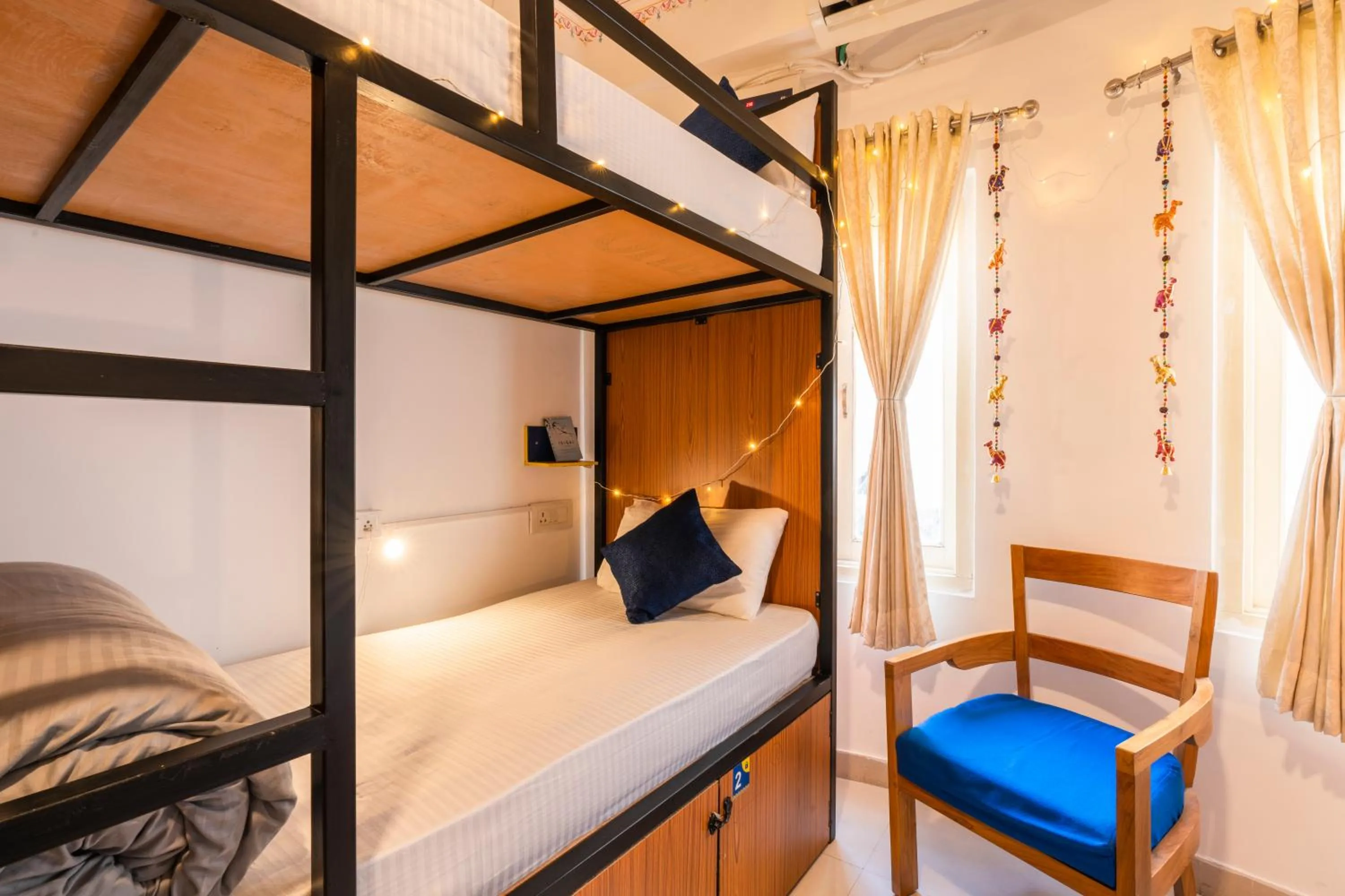 Bed in Shalom Backpackers Udaipur