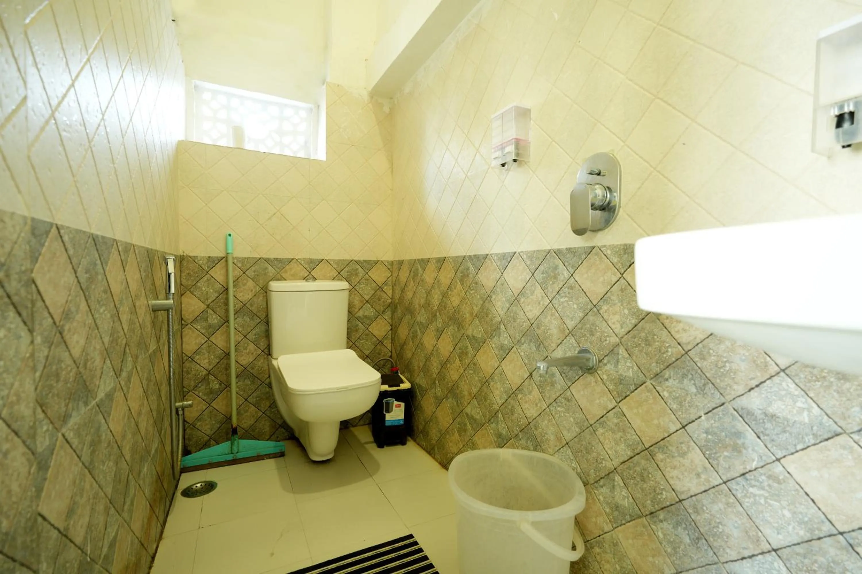 Bathroom in Shalom Backpackers Udaipur