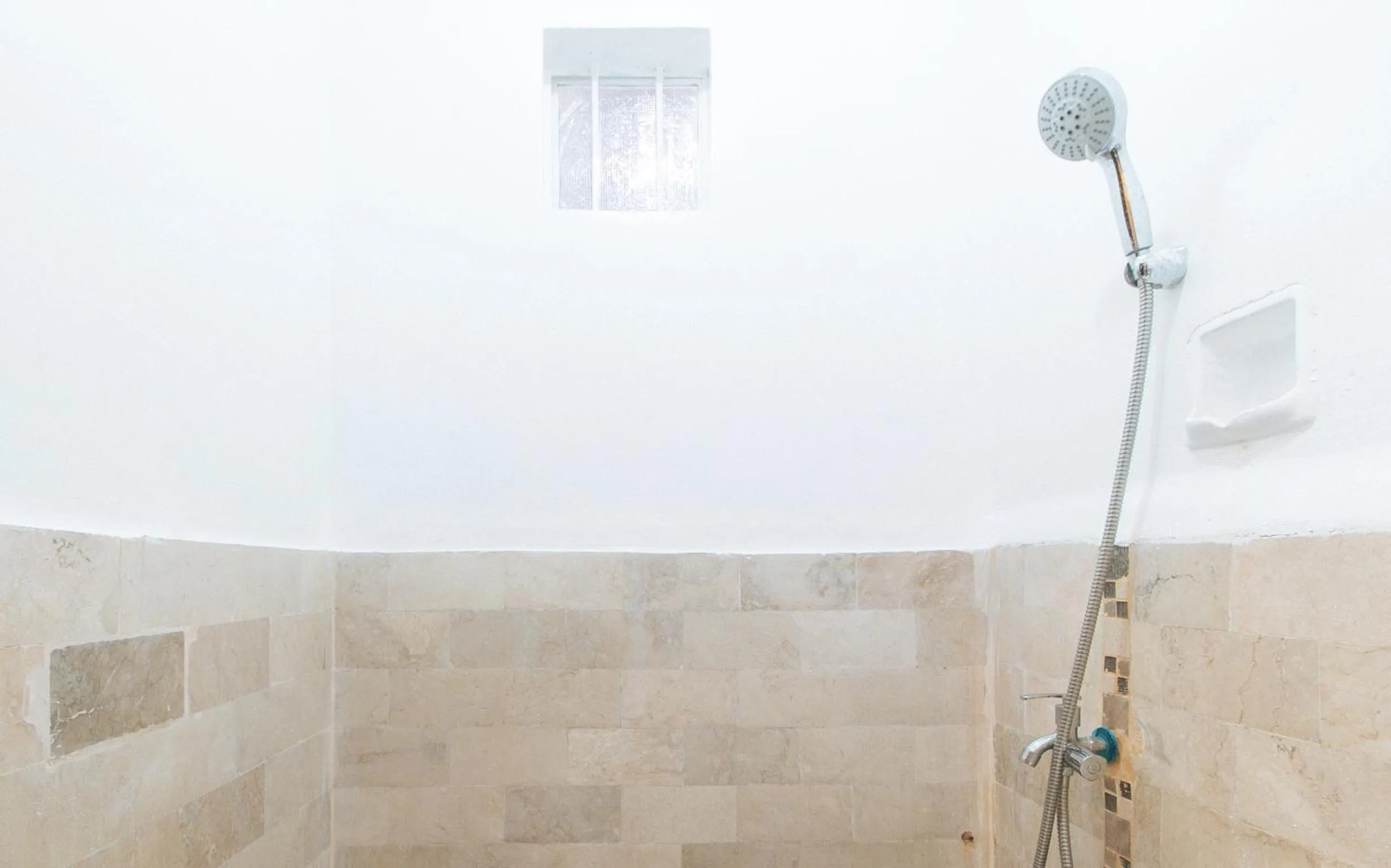 Shower in RedDoorz at V-Cloud Hills near De La Salle Dasmarinas Cavite