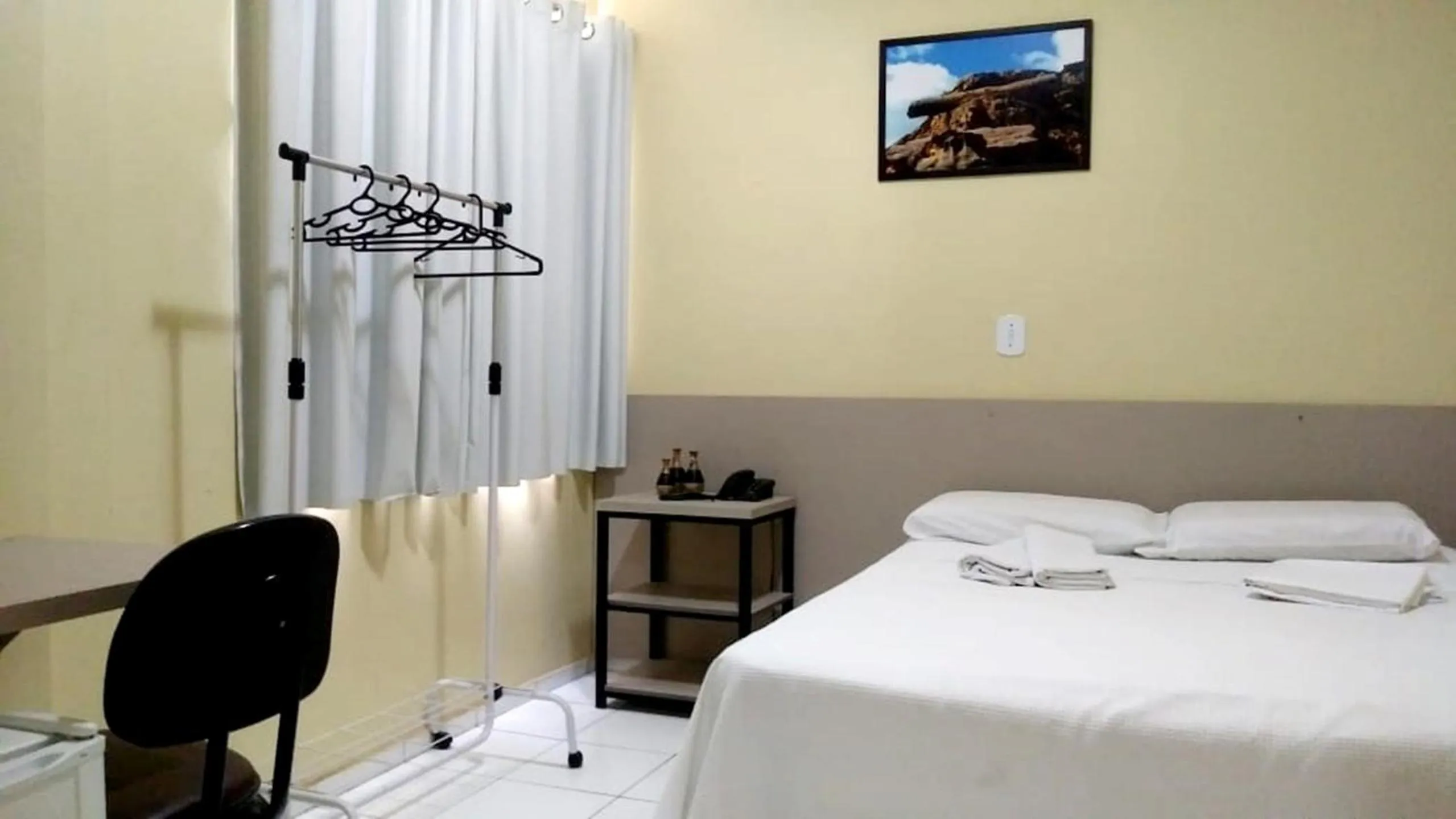 Photo of the whole room, Bed in HUB Hotel