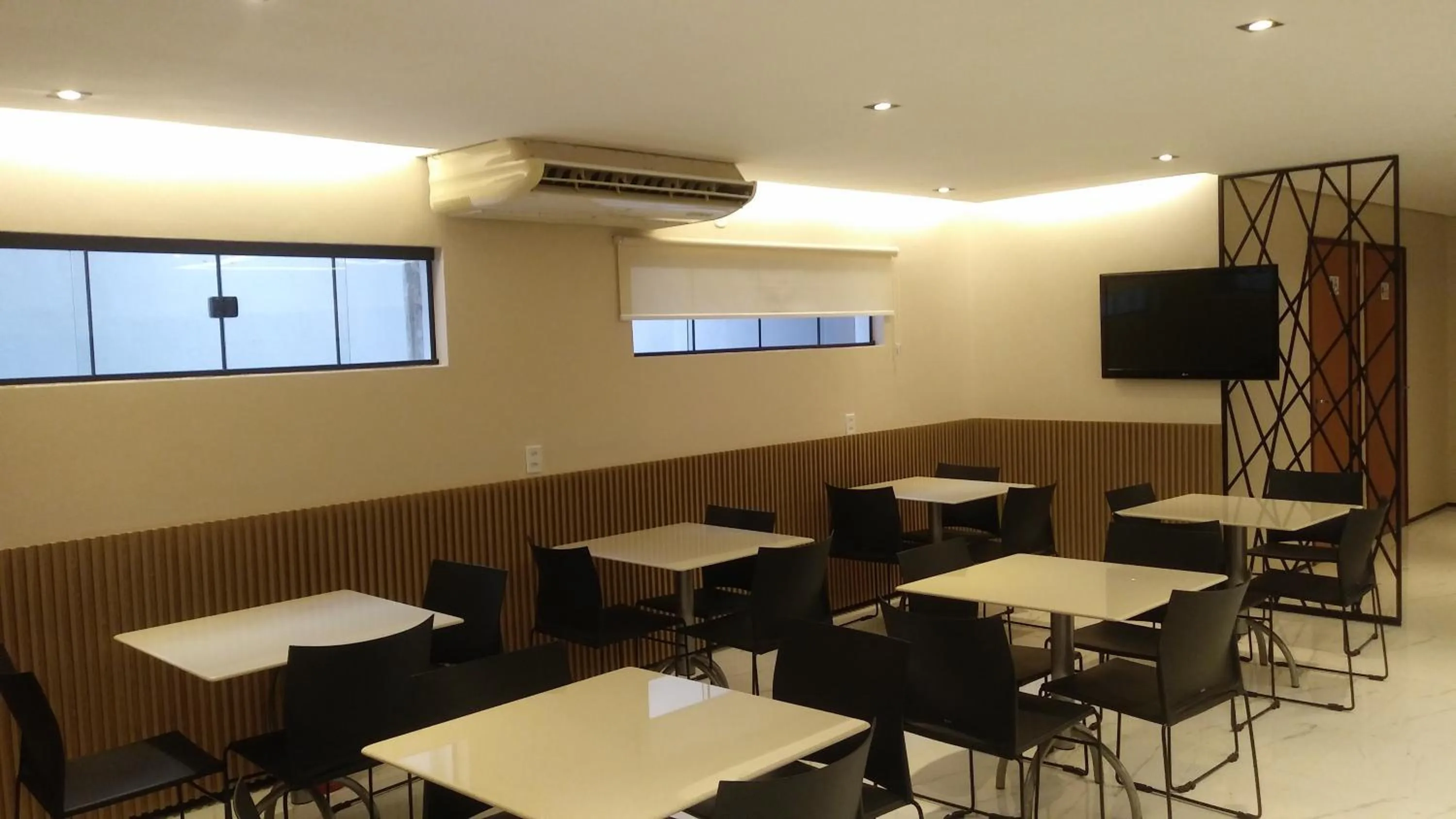 Restaurant/places to eat in HUB Hotel