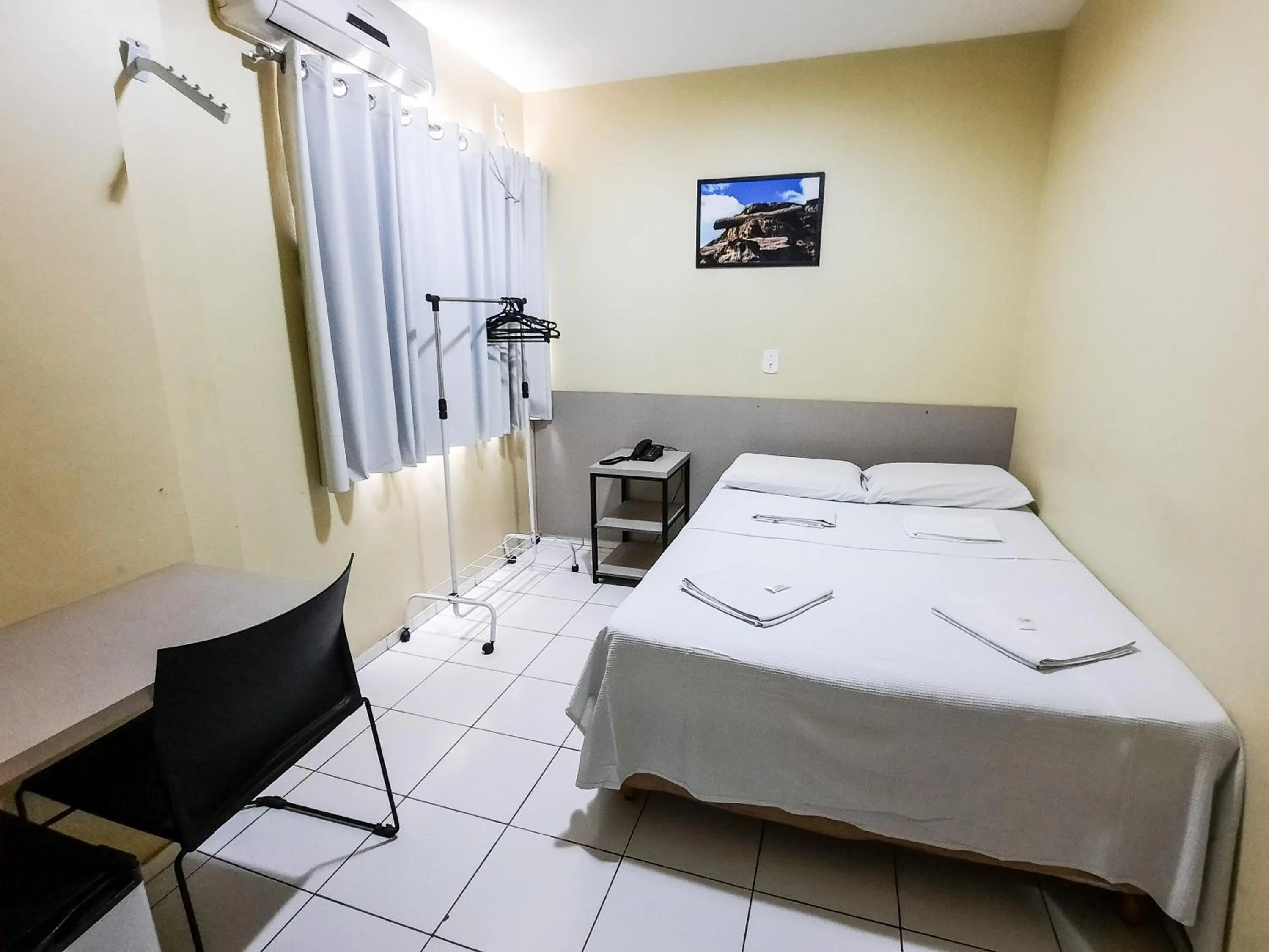 Photo of the whole room, Bed in HUB Hotel