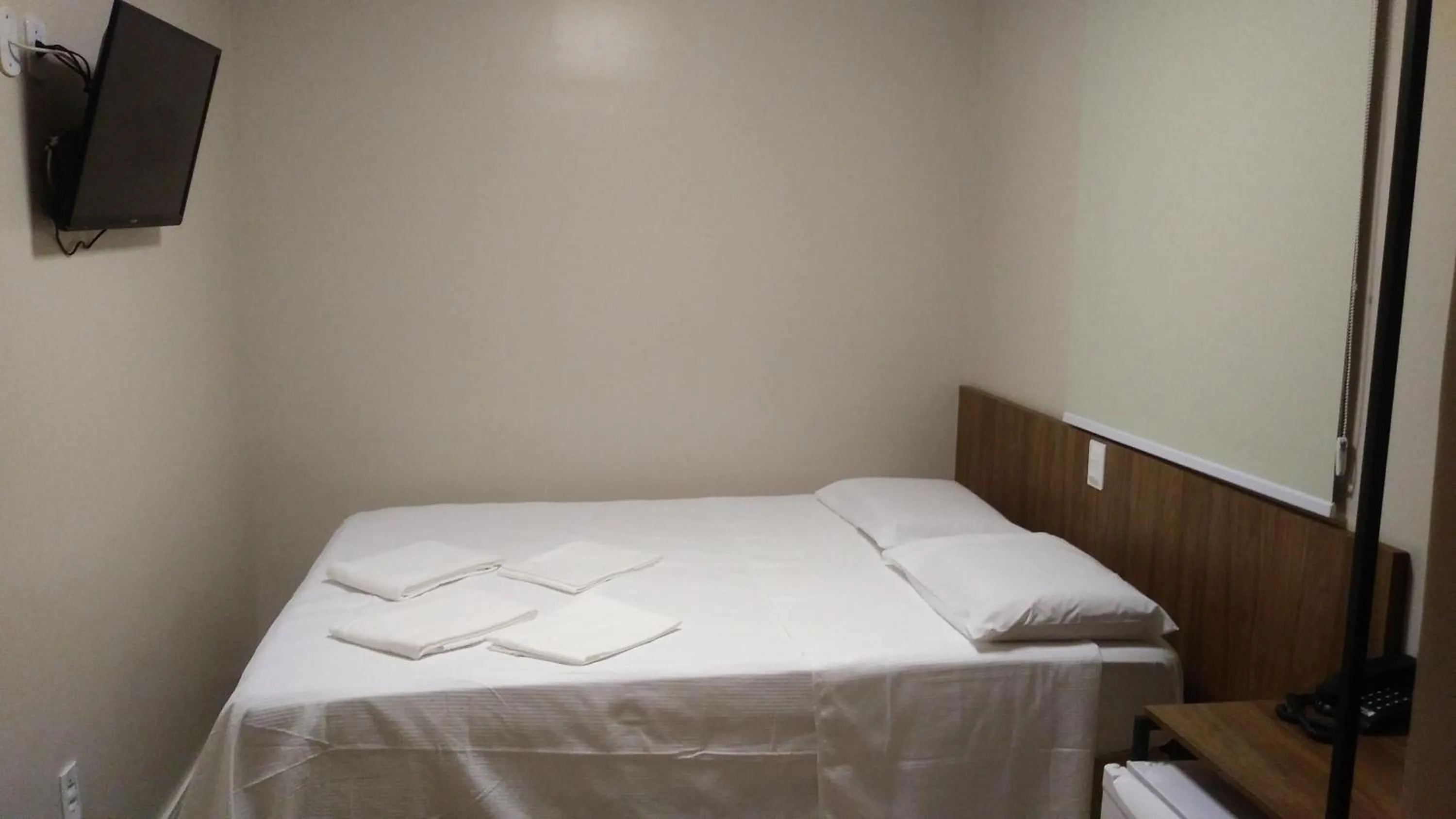 Photo of the whole room, Bed in HUB Hotel