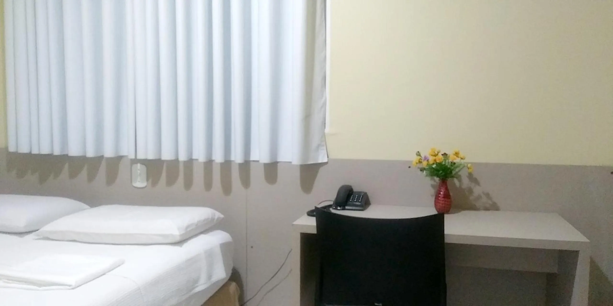 Bedroom, Bed in HUB Hotel