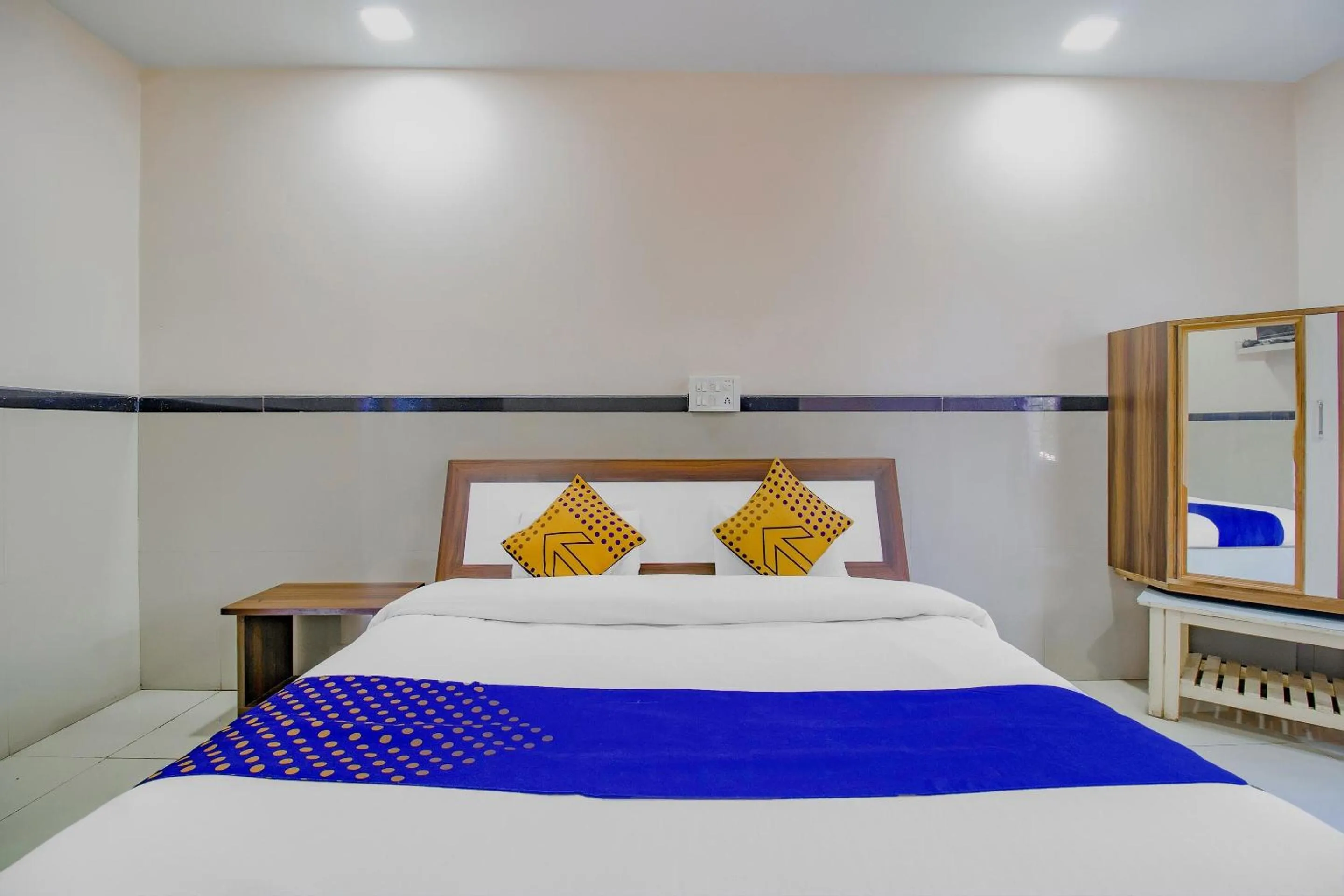 Bedroom, Bed in SPOT ON Indirasagar Executive