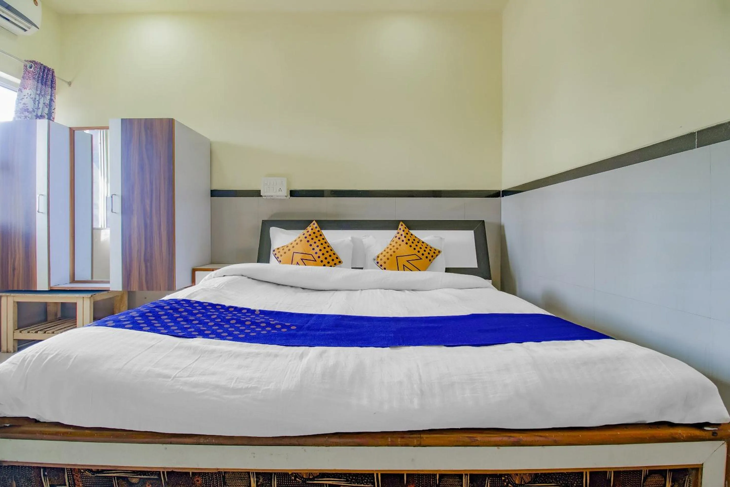 Bedroom, Bed in SPOT ON Indirasagar Executive