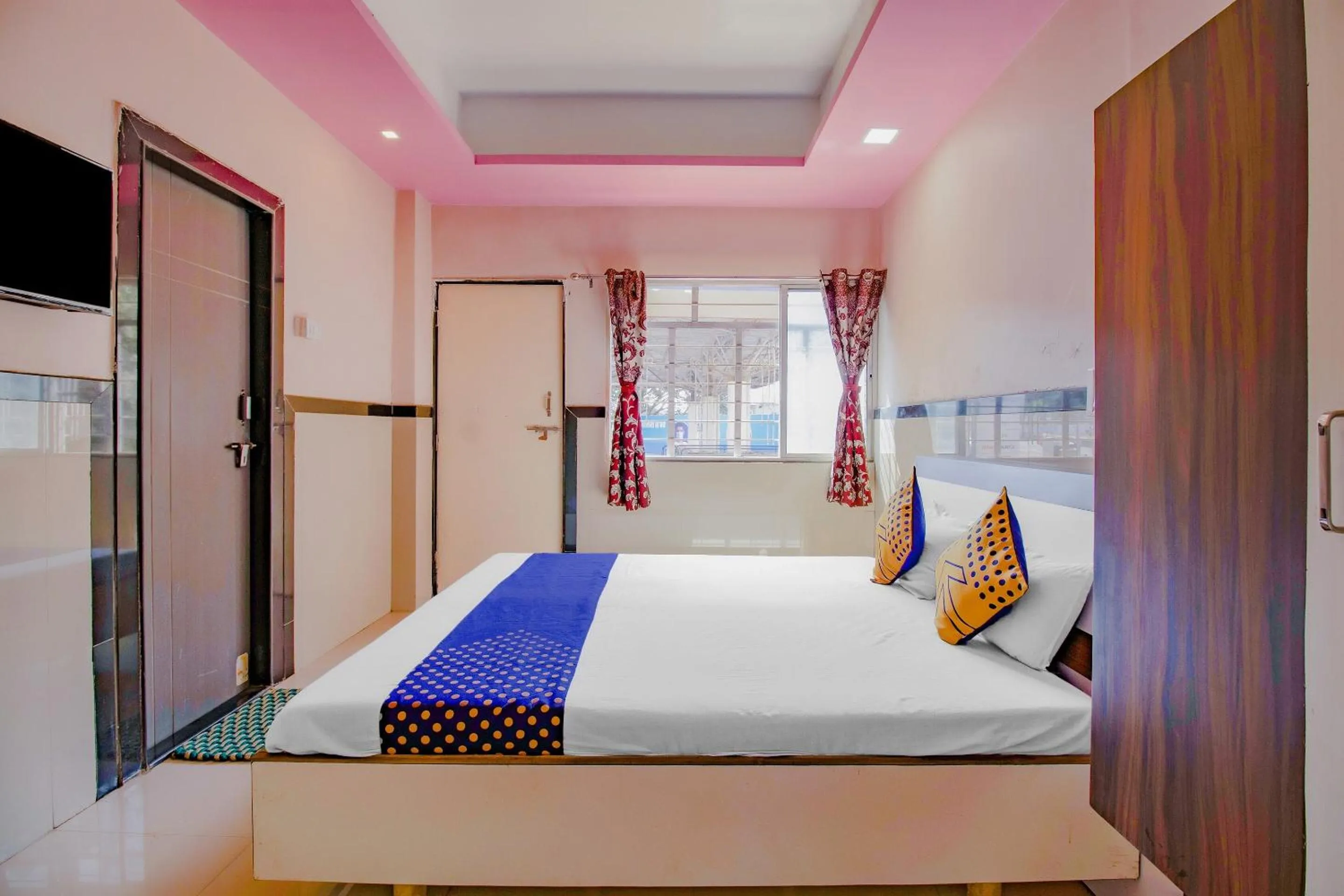 Bedroom, Bed in SPOT ON Indirasagar Executive
