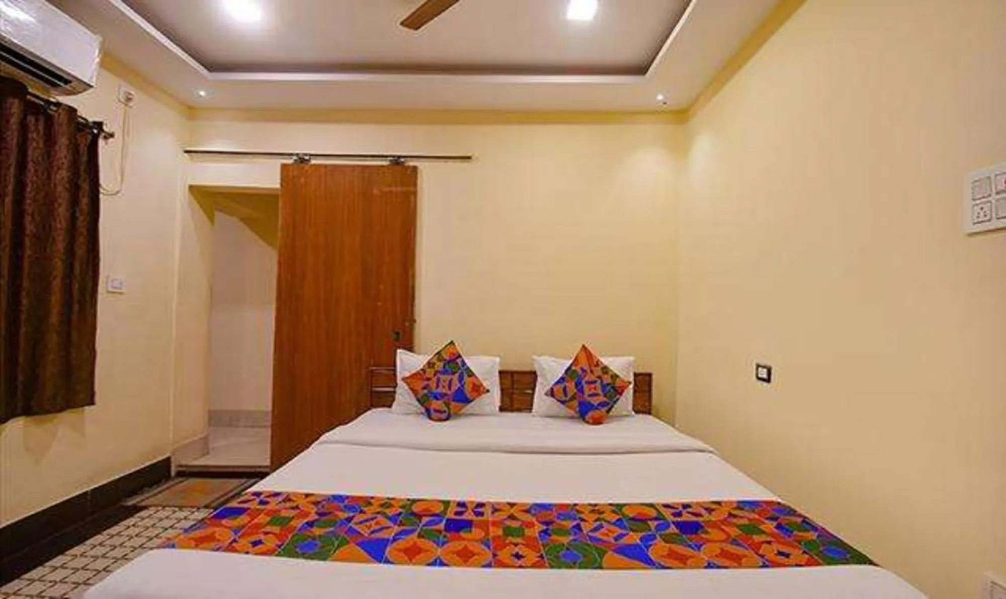 Bed in FabHotel Golden Imperial - Nr Gariyahat Market