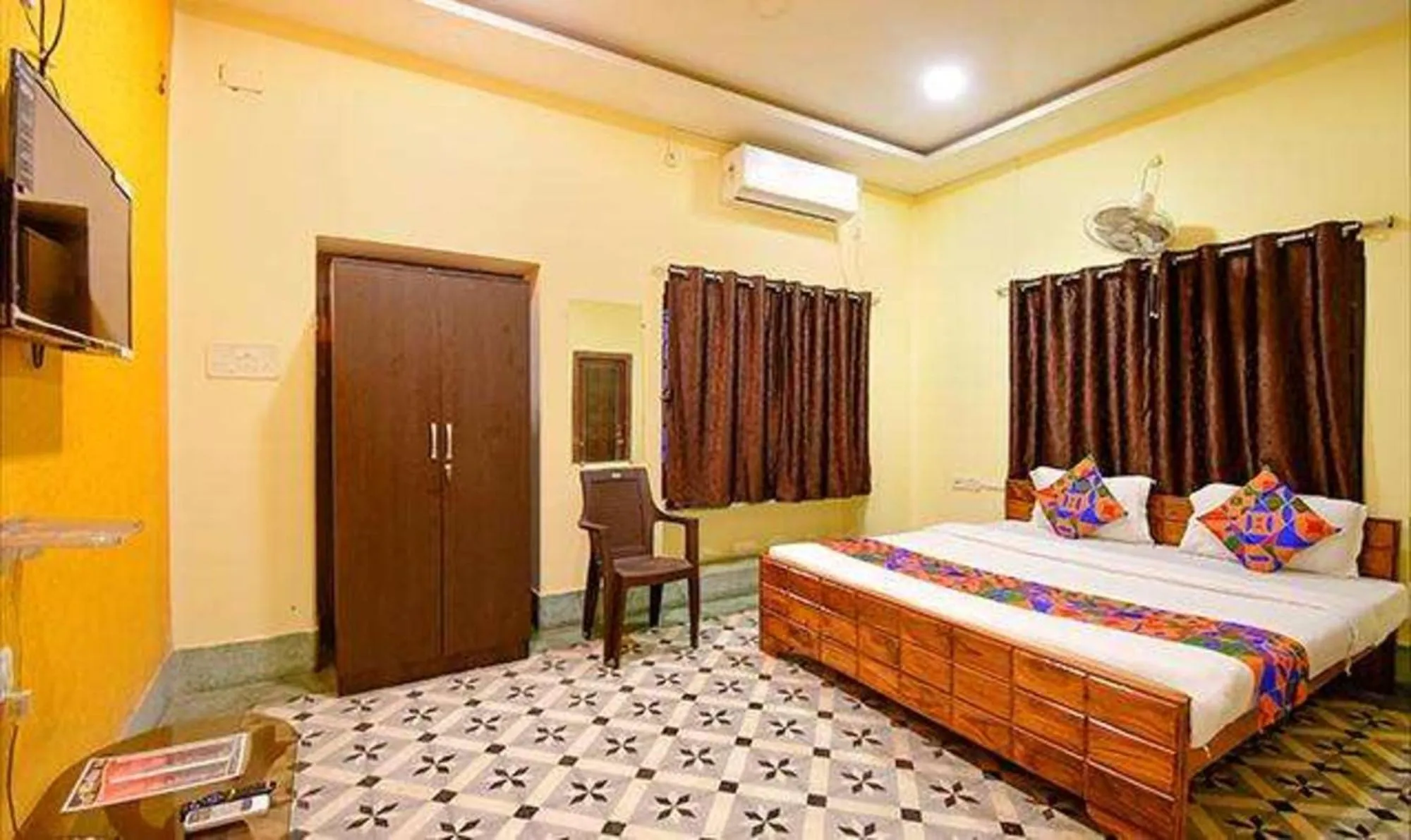 FabHotel Golden Imperial - Nr Gariyahat Market