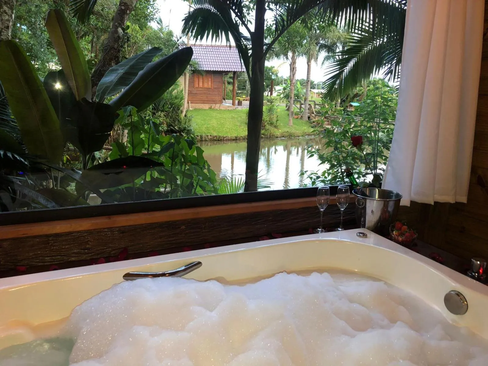 Hot Tub in Pousada Village dos Canyons