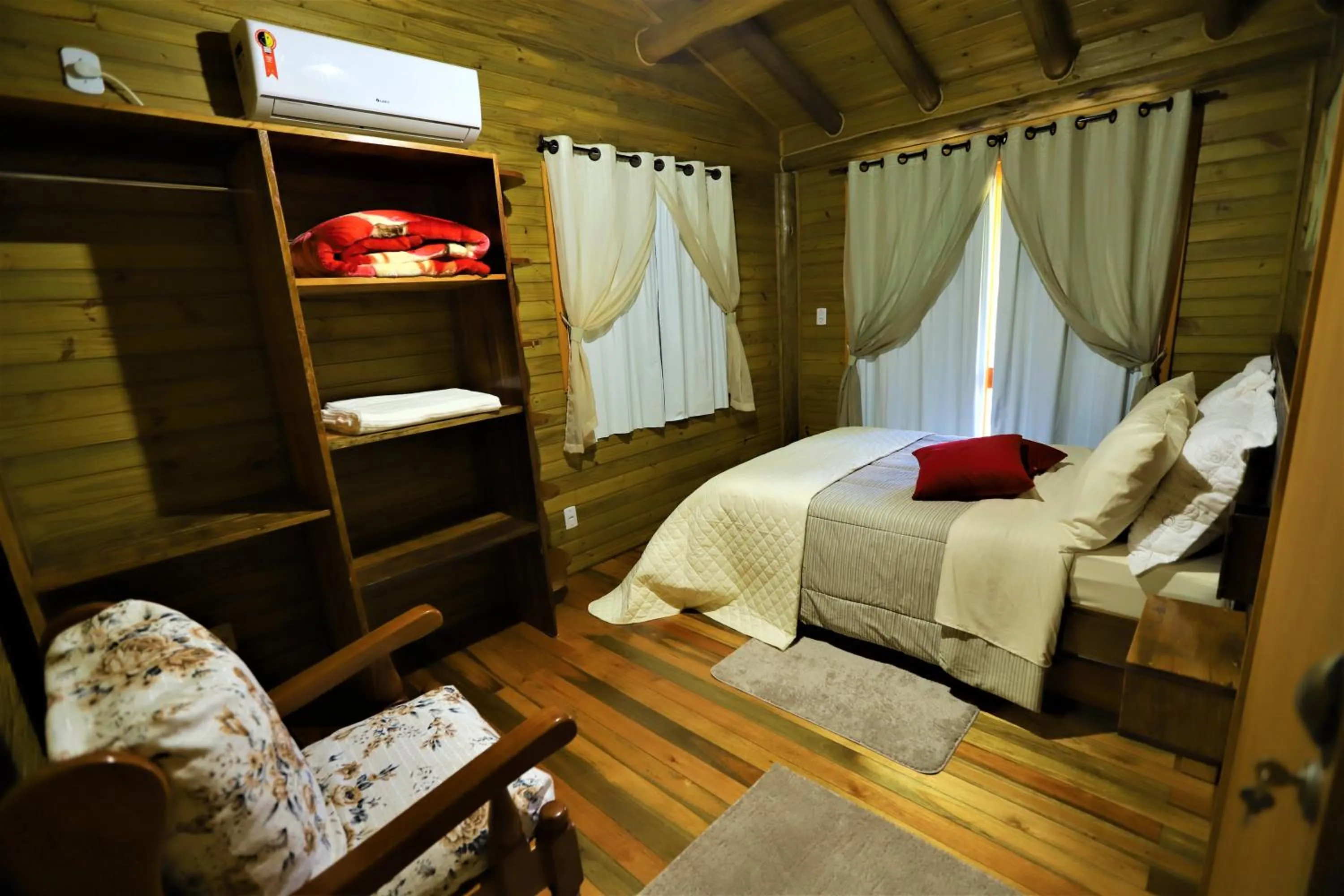 Photo of the whole room, Bed in Pousada Village dos Canyons