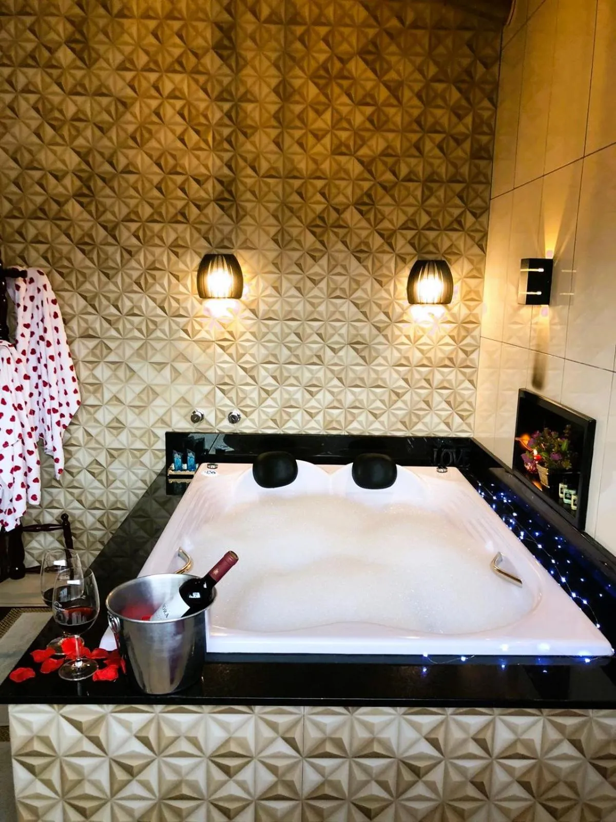 Hot Tub, Bed in Pousada Village dos Canyons