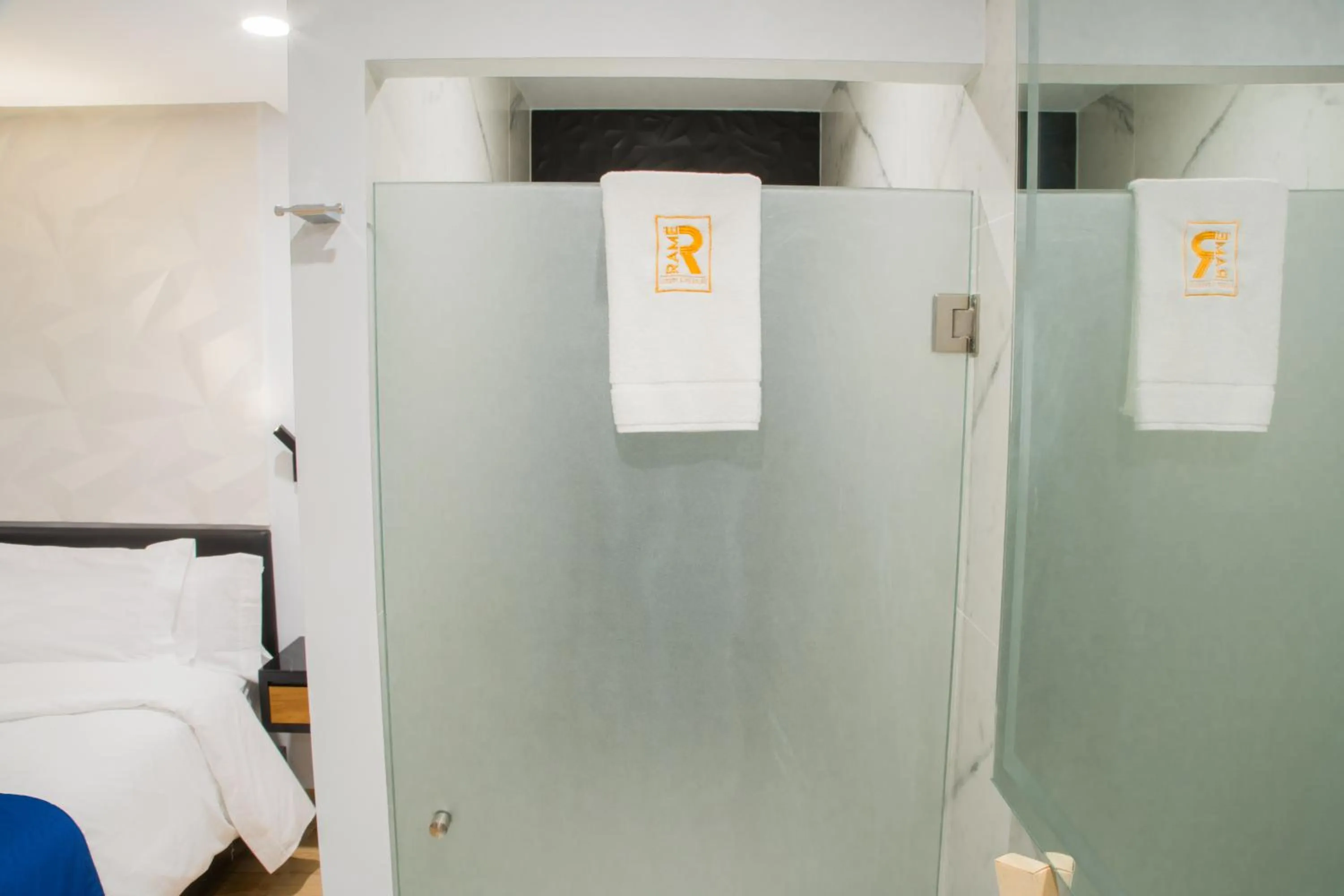 Bathroom, Bed in Ramë Hotel Boutique