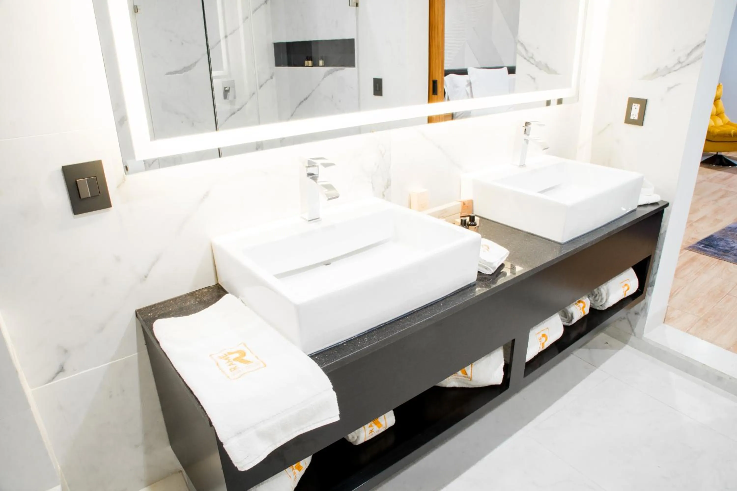 Bathroom, Bed in Ramë Hotel Boutique