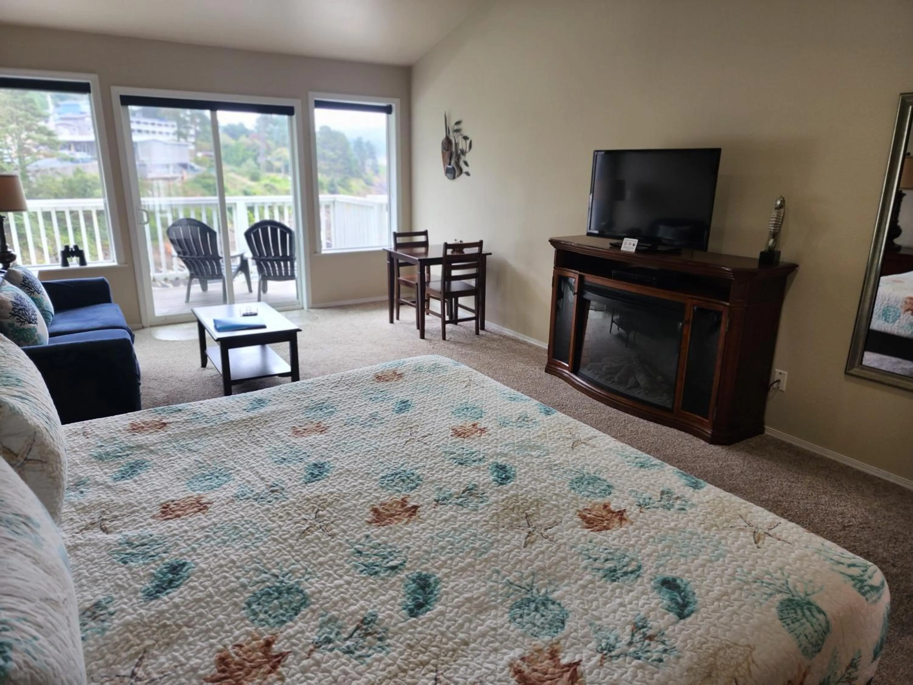 Bed in Inn at Arch Rock