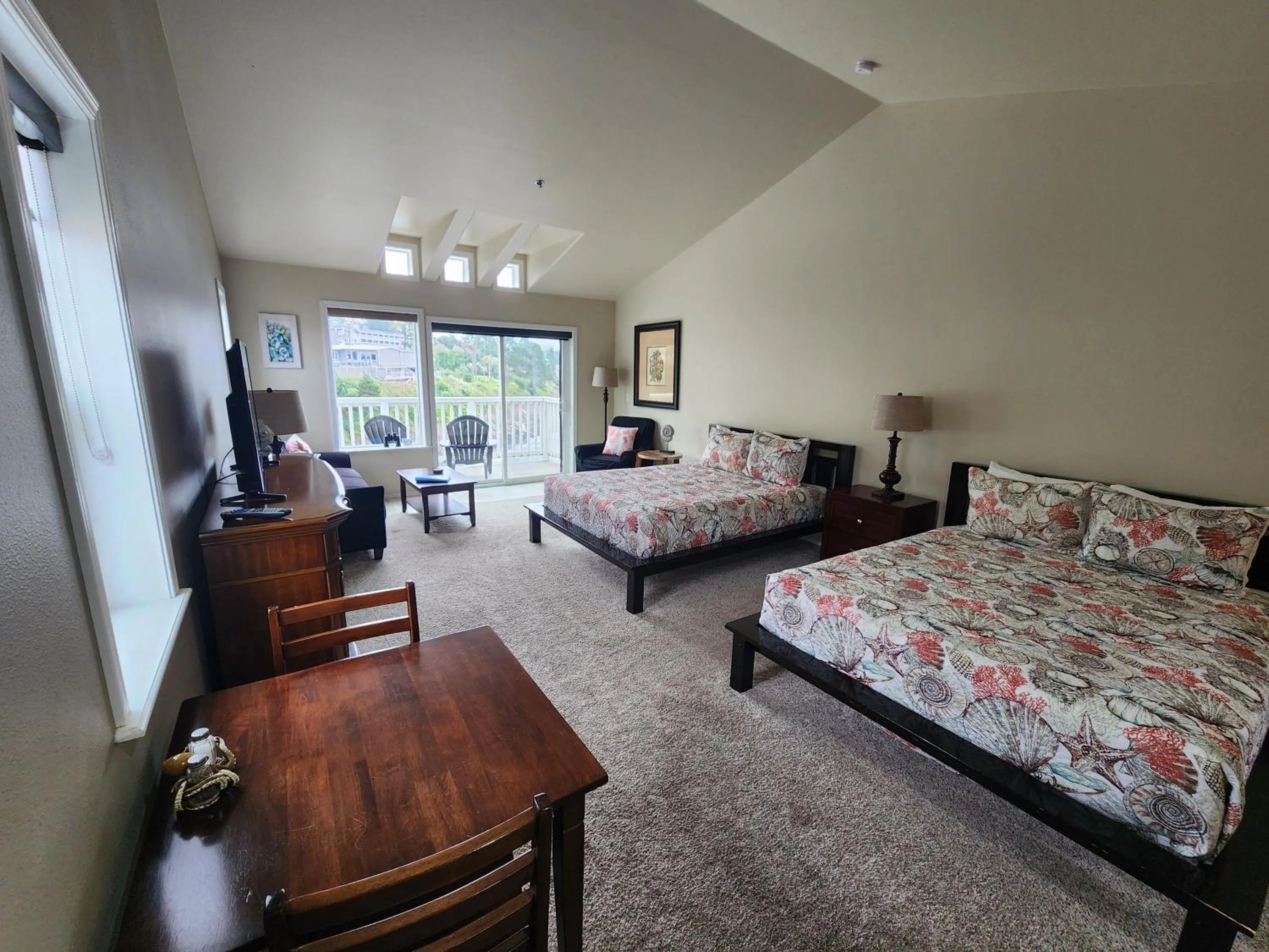 Bed in Inn at Arch Rock