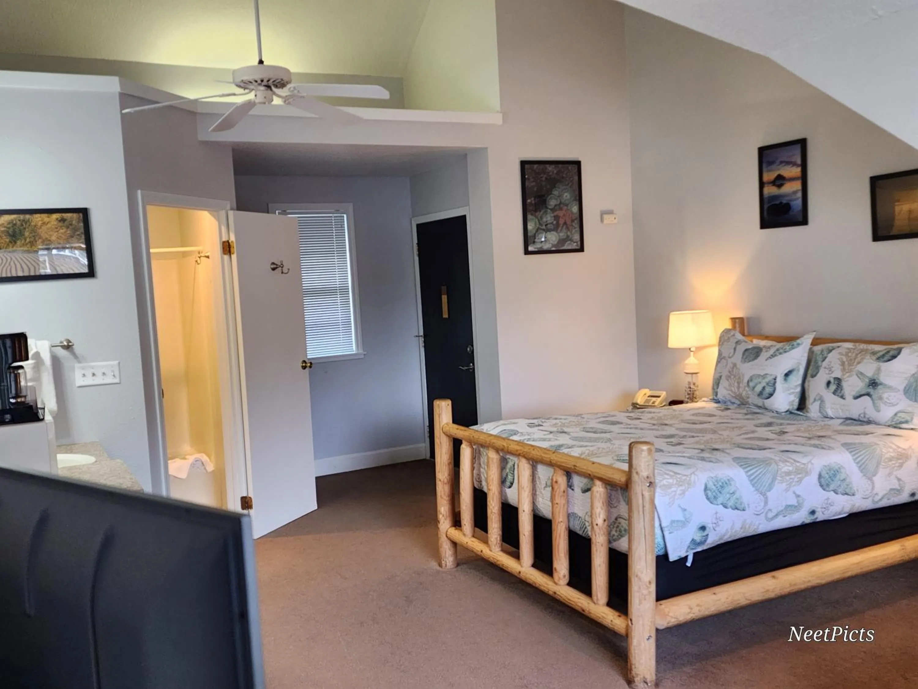 Bed in Inn at Arch Rock