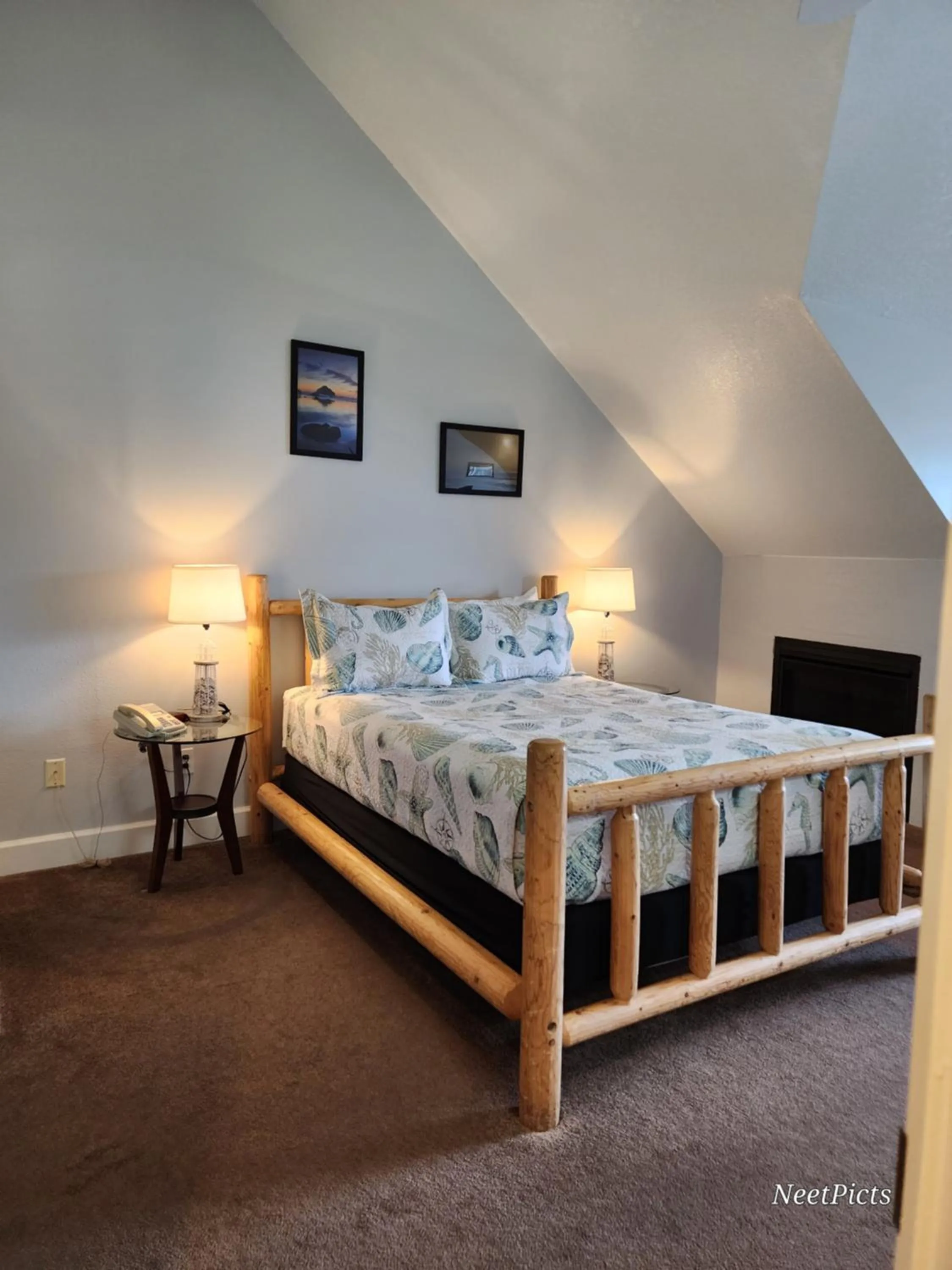 Bed in Inn at Arch Rock