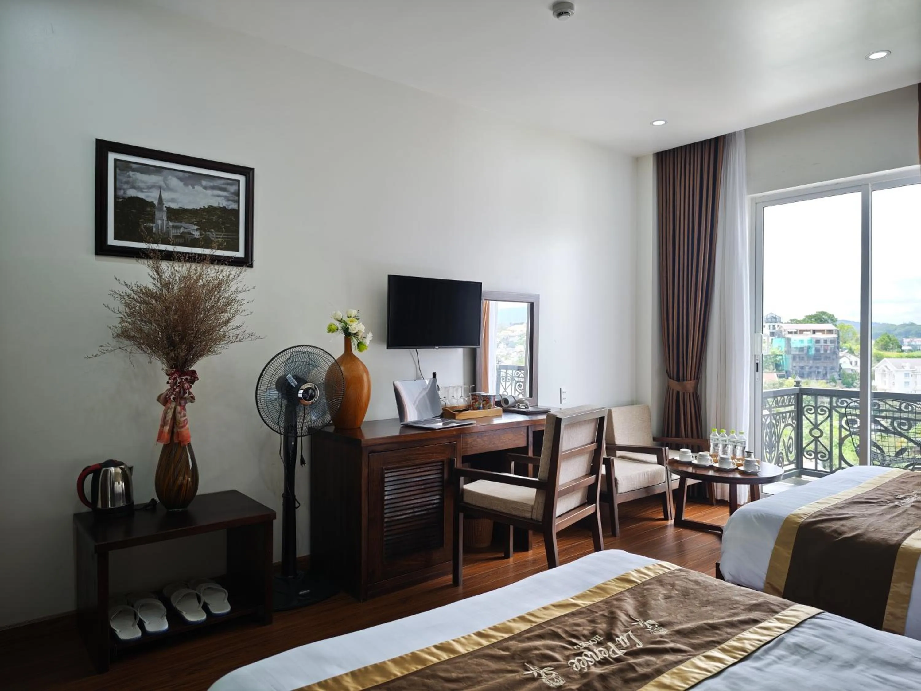 Bed in La Pense'e Hotel - Dalat