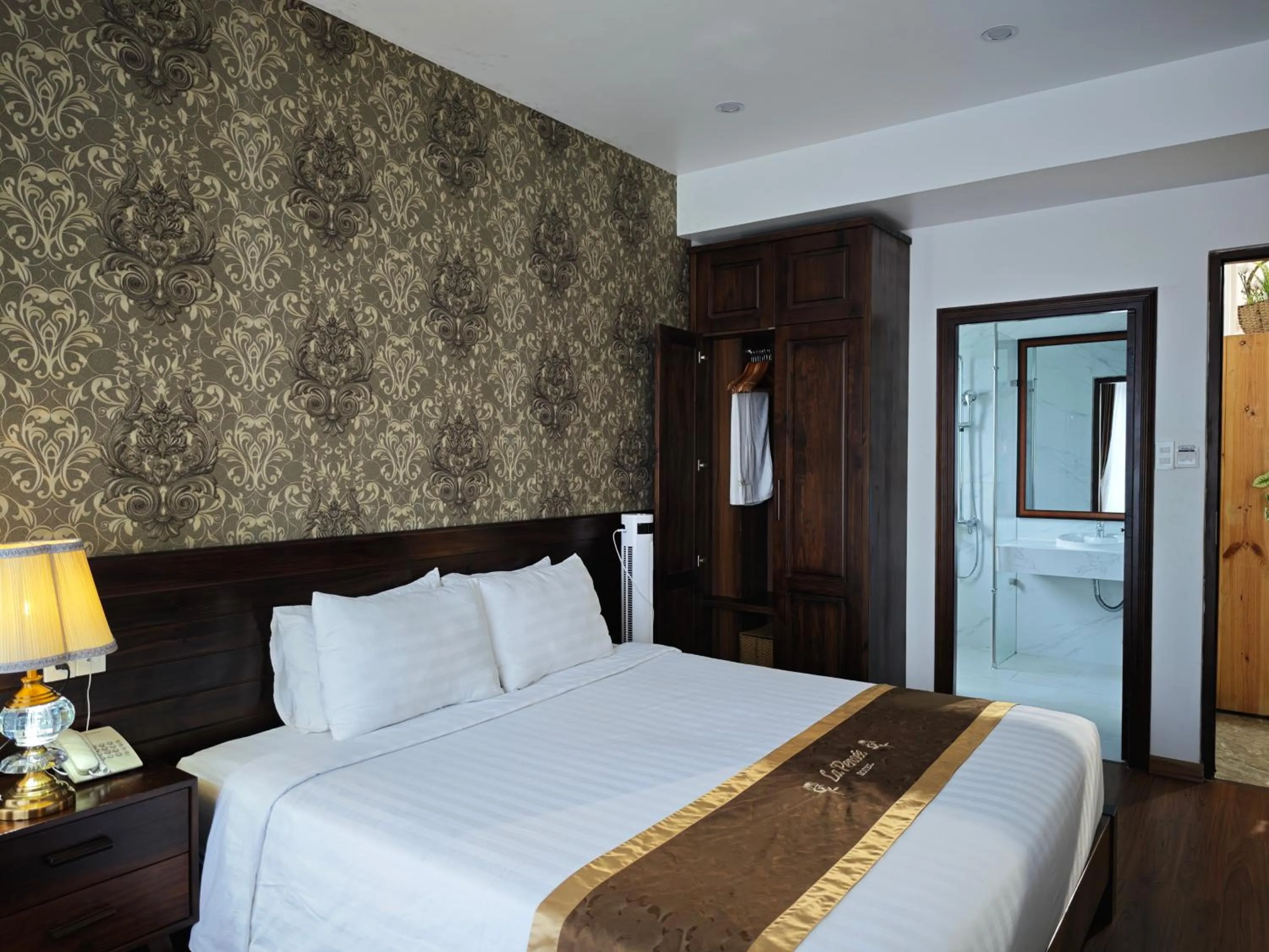 Bed in La Pense'e Hotel - Dalat