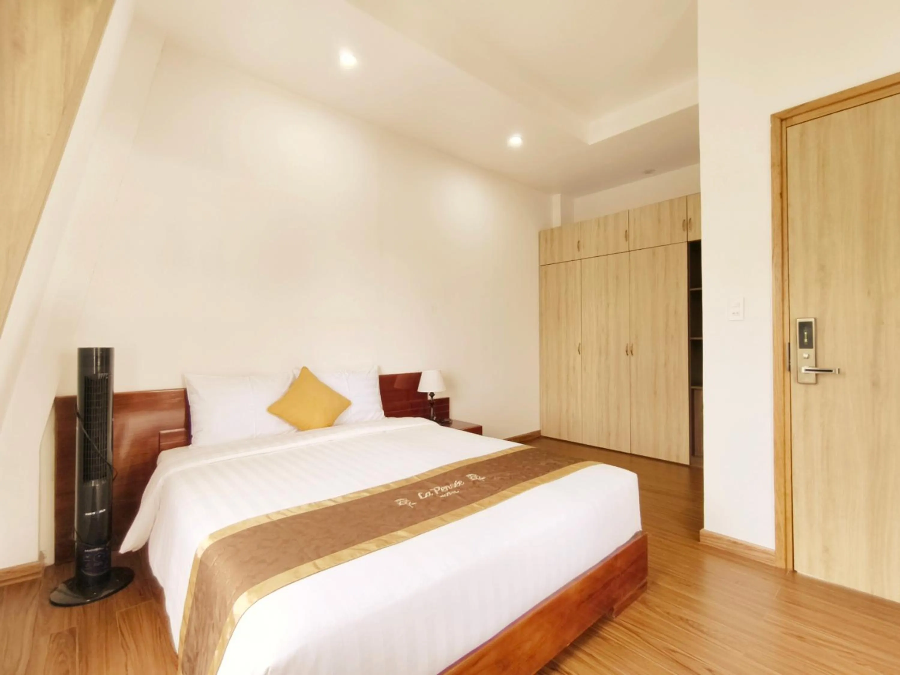 Bed in La Pense'e Hotel - Dalat