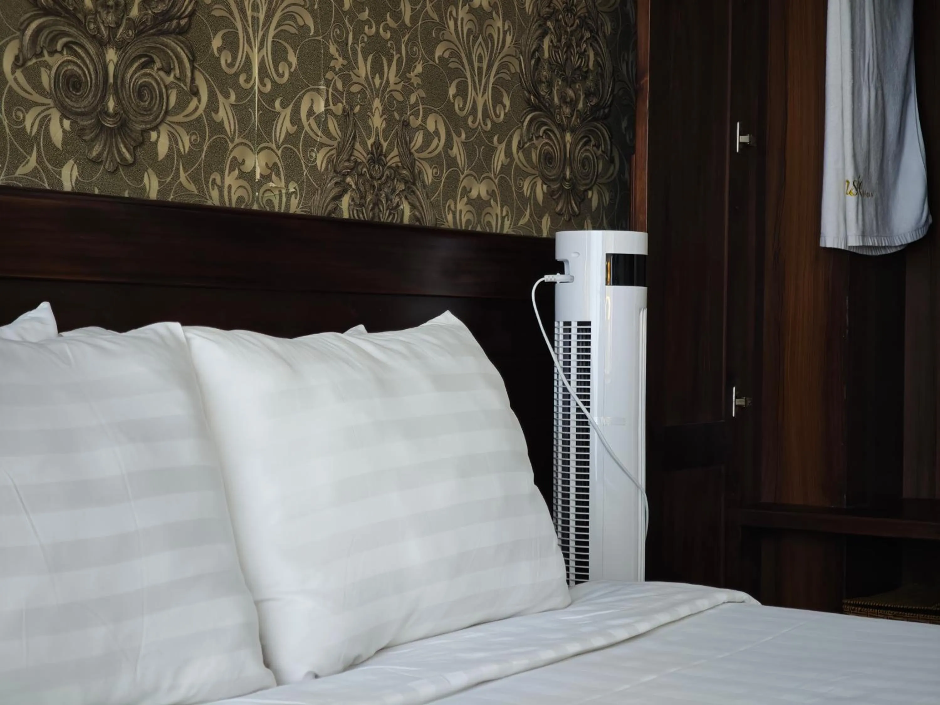 Bed in La Pense'e Hotel - Dalat