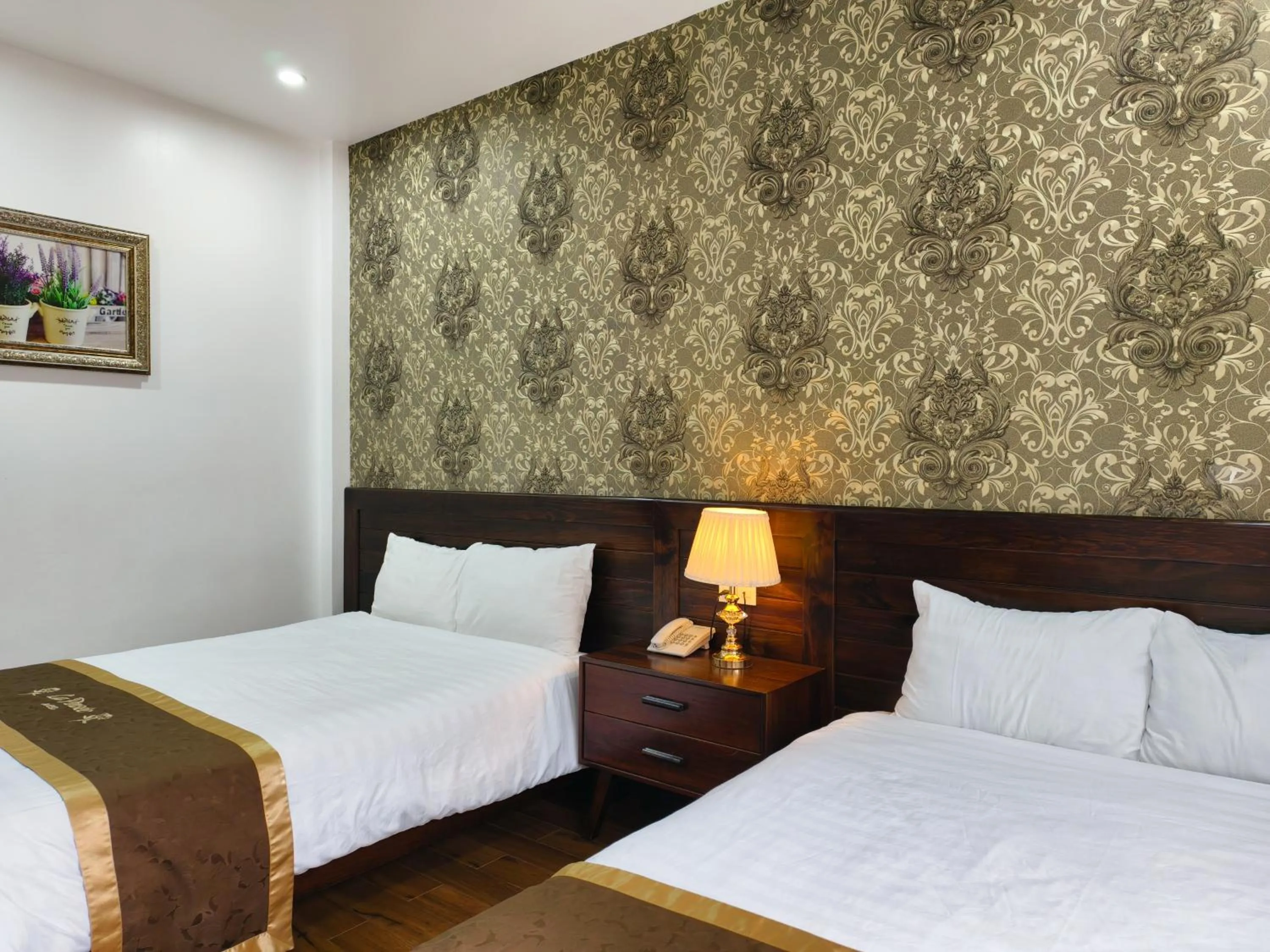 Bed in La Pense'e Hotel - Dalat