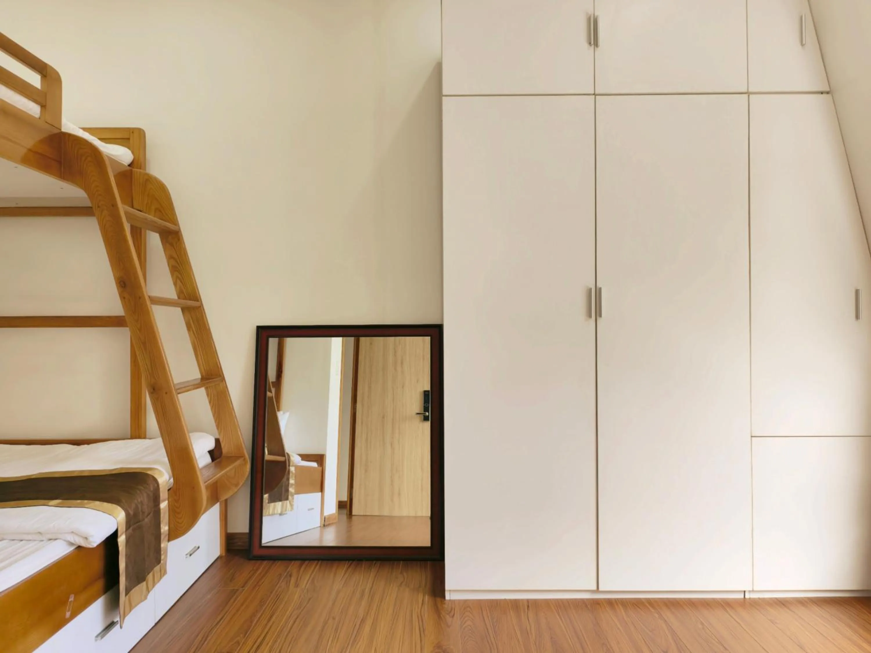 Bed in La Pense'e Hotel - Dalat