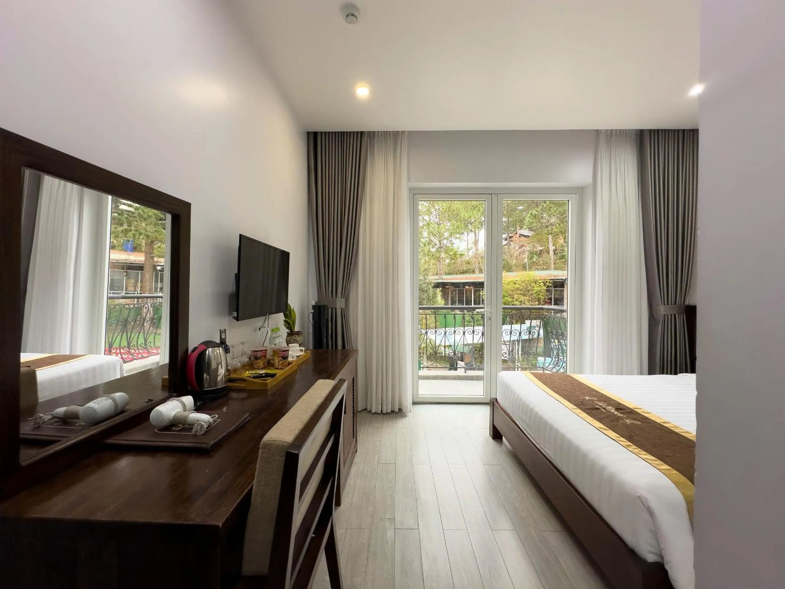 Bed in La Pense'e Hotel - Dalat