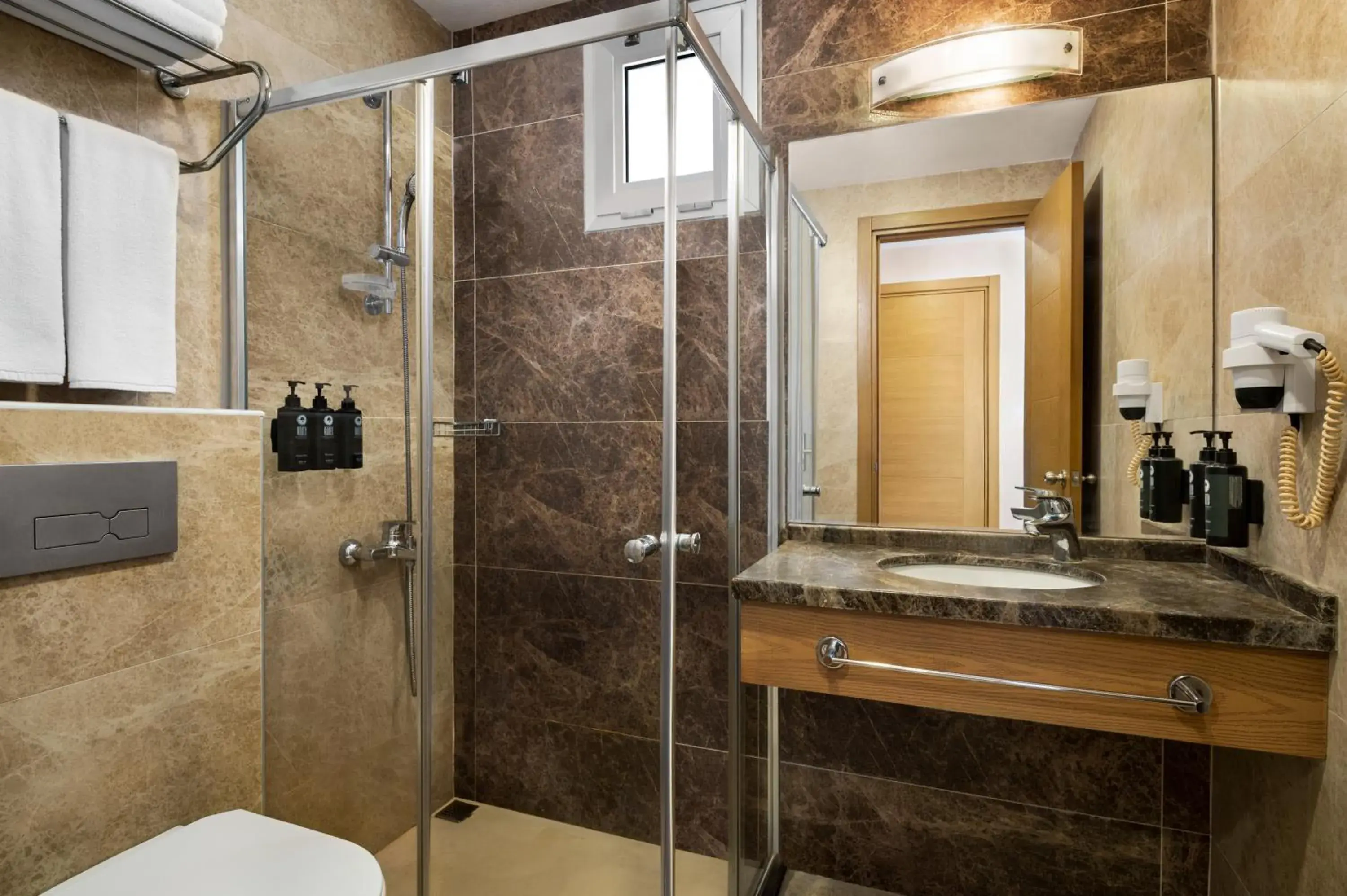 Standard Queen Room with Sea View in La Quinta by Wyndham Cesme Standard Queen Room with Sea View in La Quinta by Wyndham Cesme