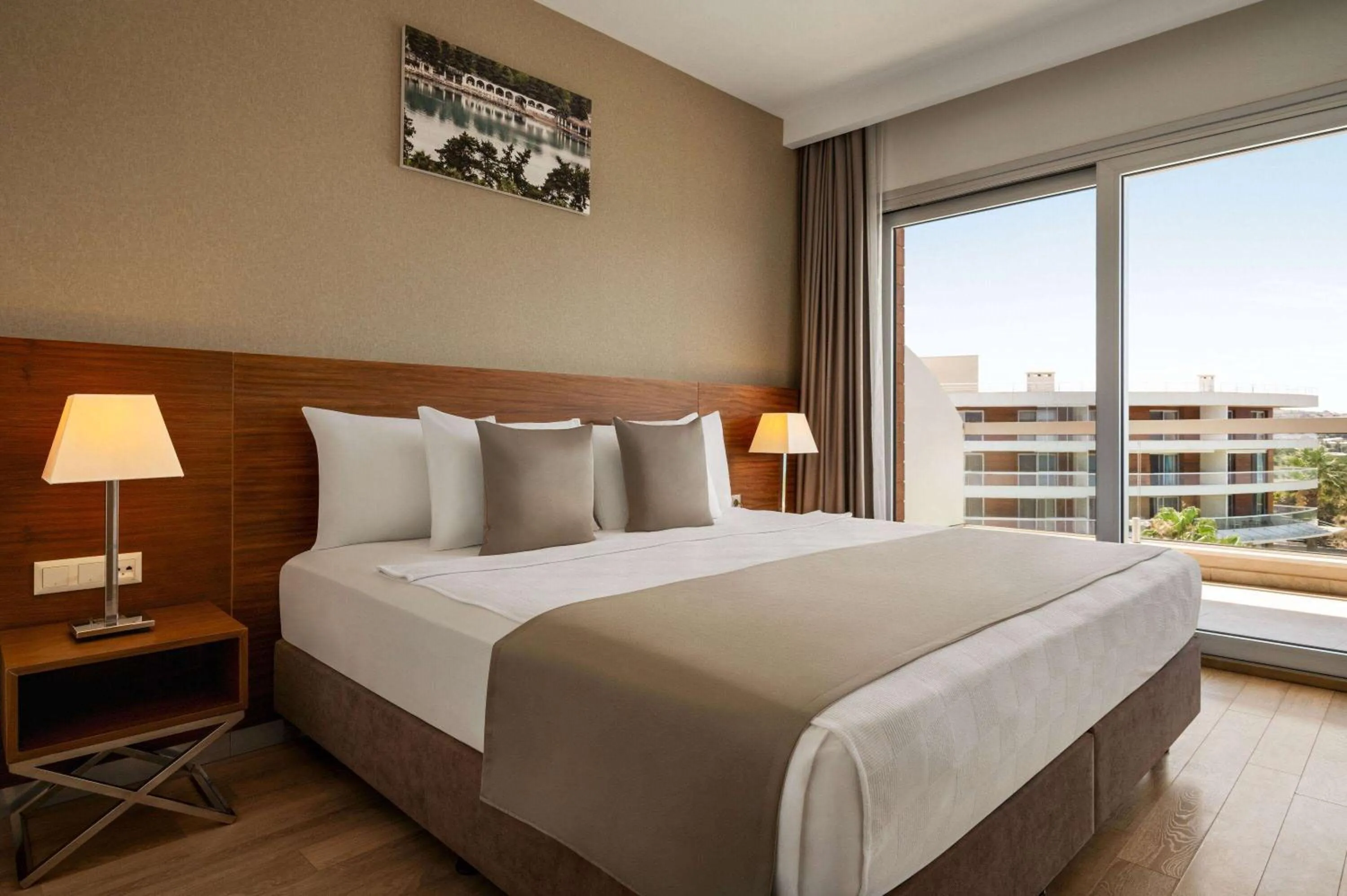 Photo of the whole room in La Quinta by Wyndham Cesme