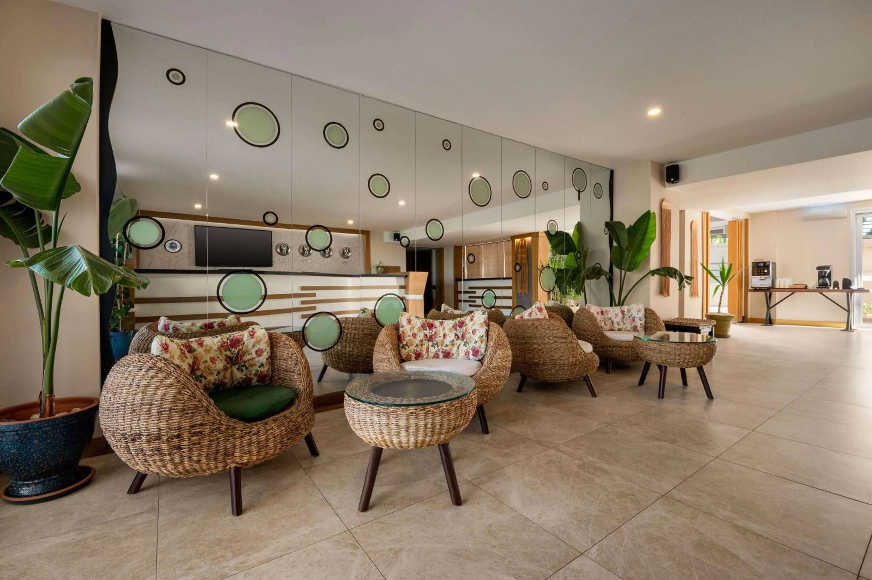 Lobby or reception in La Quinta by Wyndham Cesme