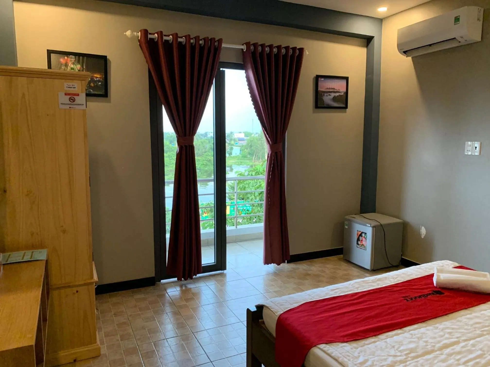 Balcony/Terrace, Bed in Bờ Sông Hotel