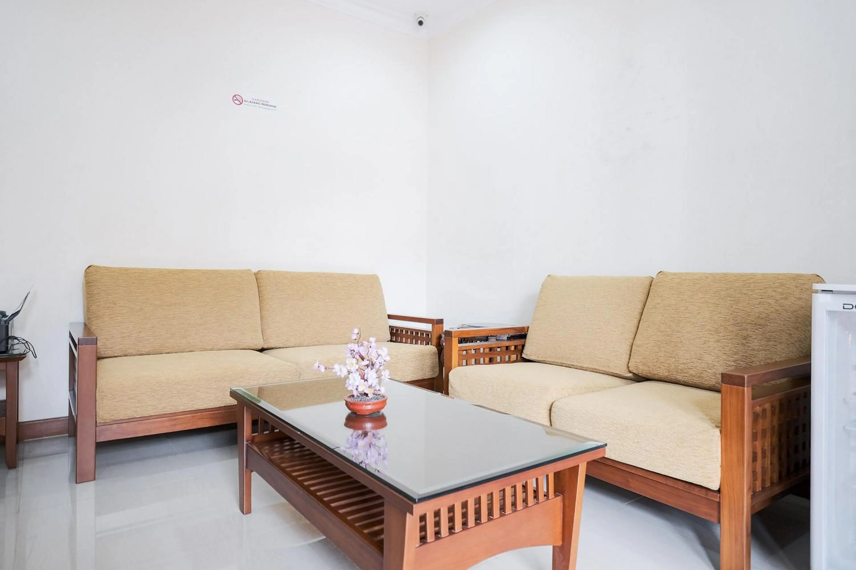 Lobby or reception in wisma delapan Mitra RedDoorz