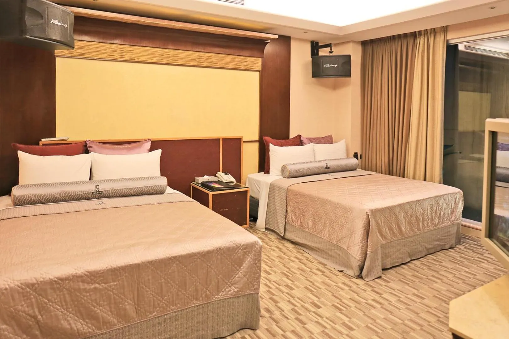 Balcony/Terrace, Bed in In-stone Motel