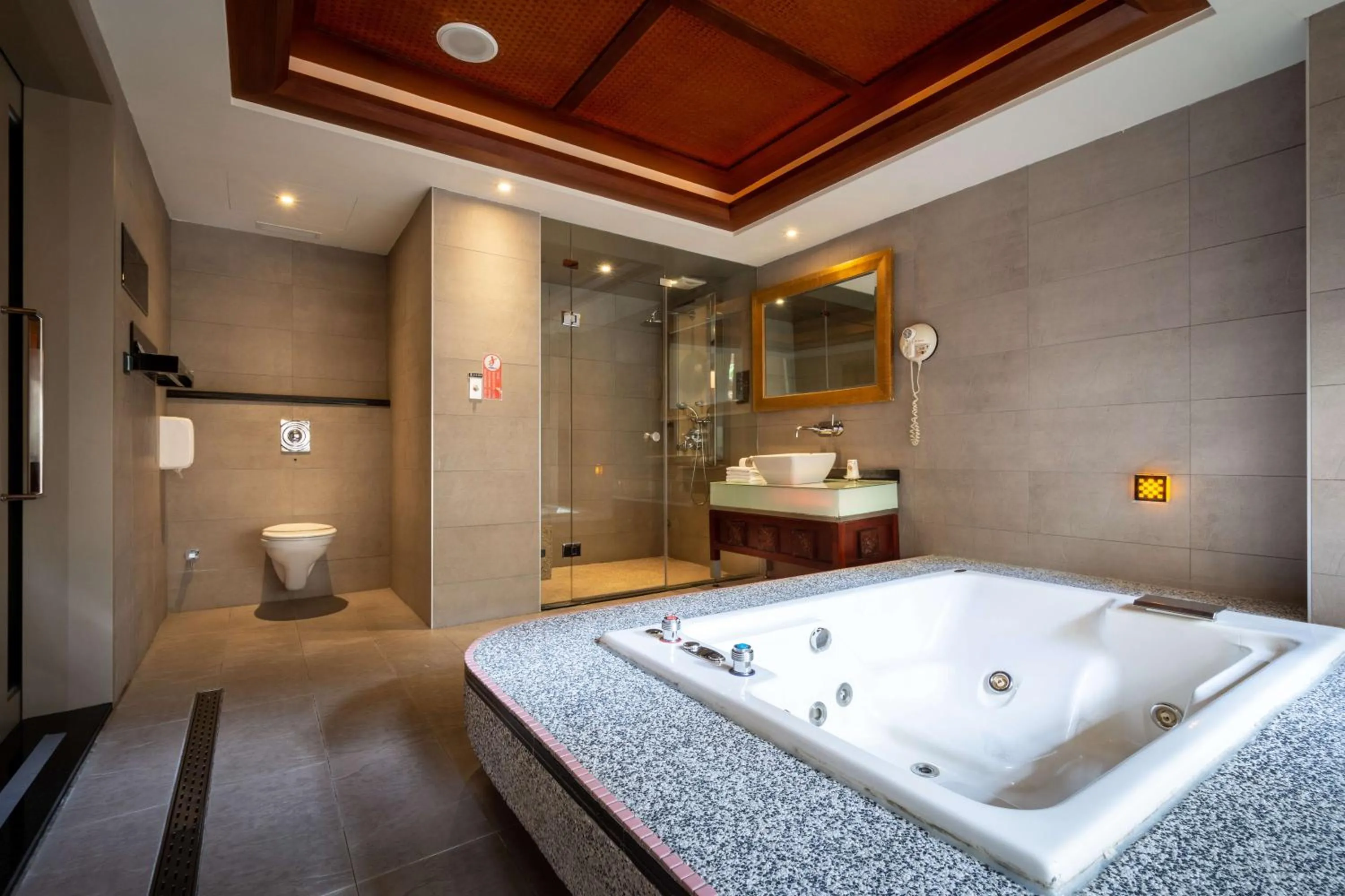 Hot Tub in In-stone Motel