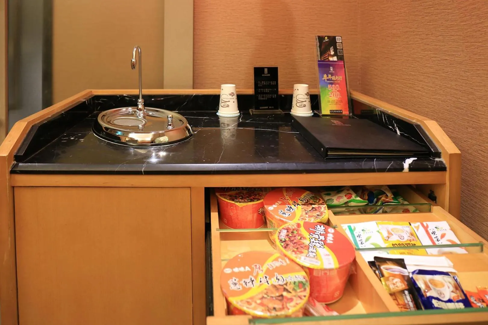 Coffee/tea facilities in In-stone Motel