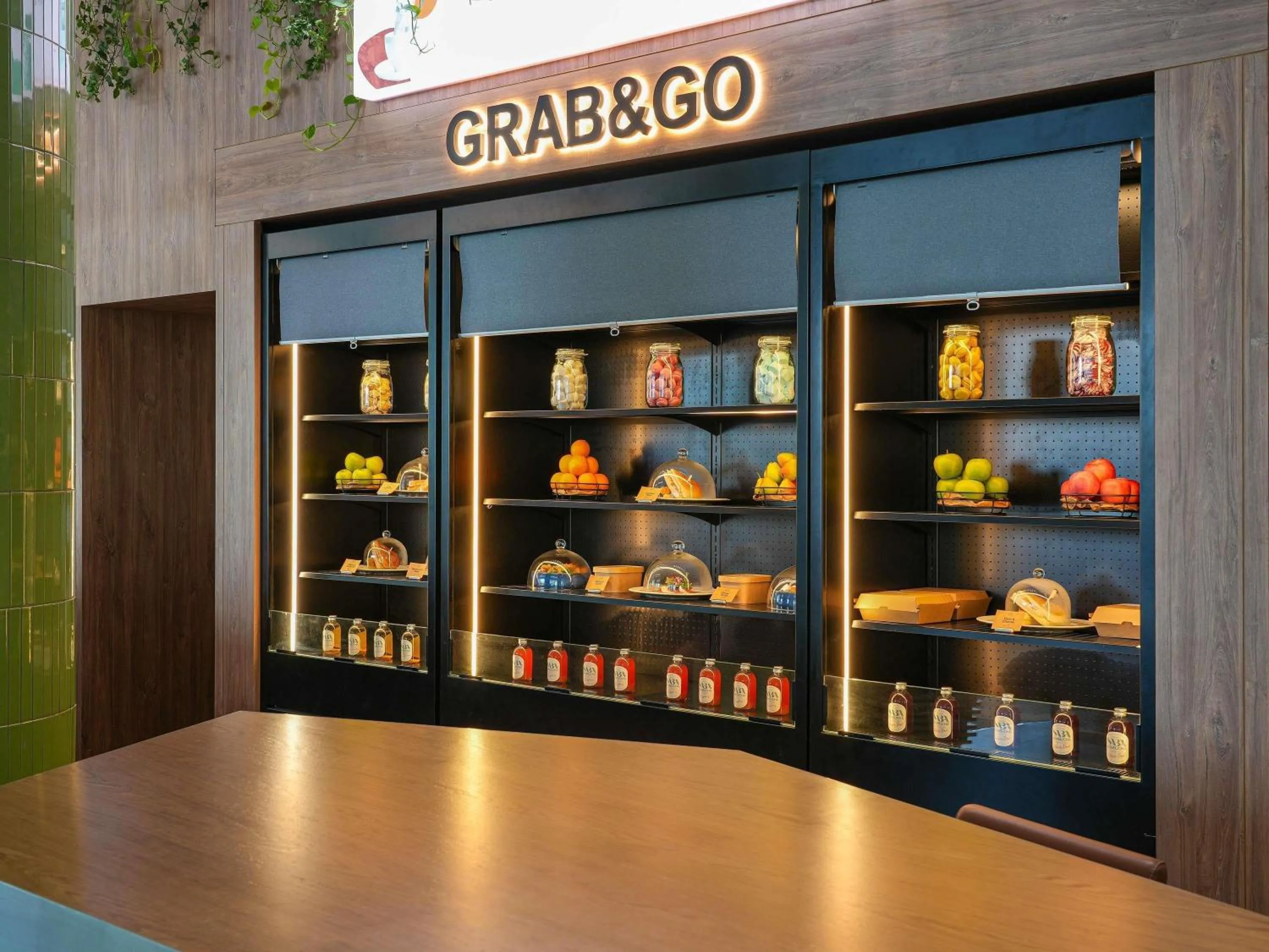 Restaurant/places to eat in Novotel Dubai World Trade Centre