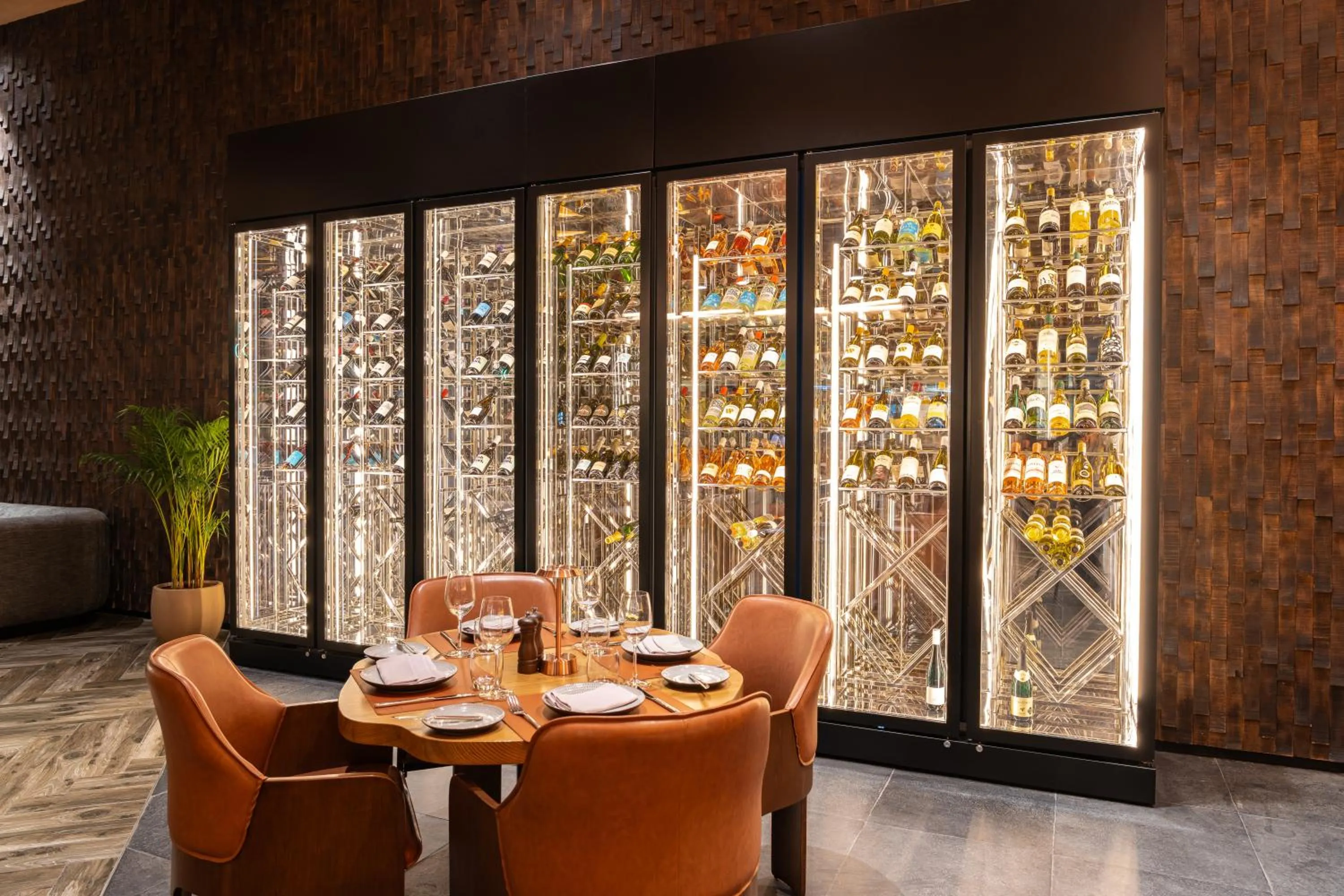 Restaurant/places to eat in Novotel Dubai World Trade Centre